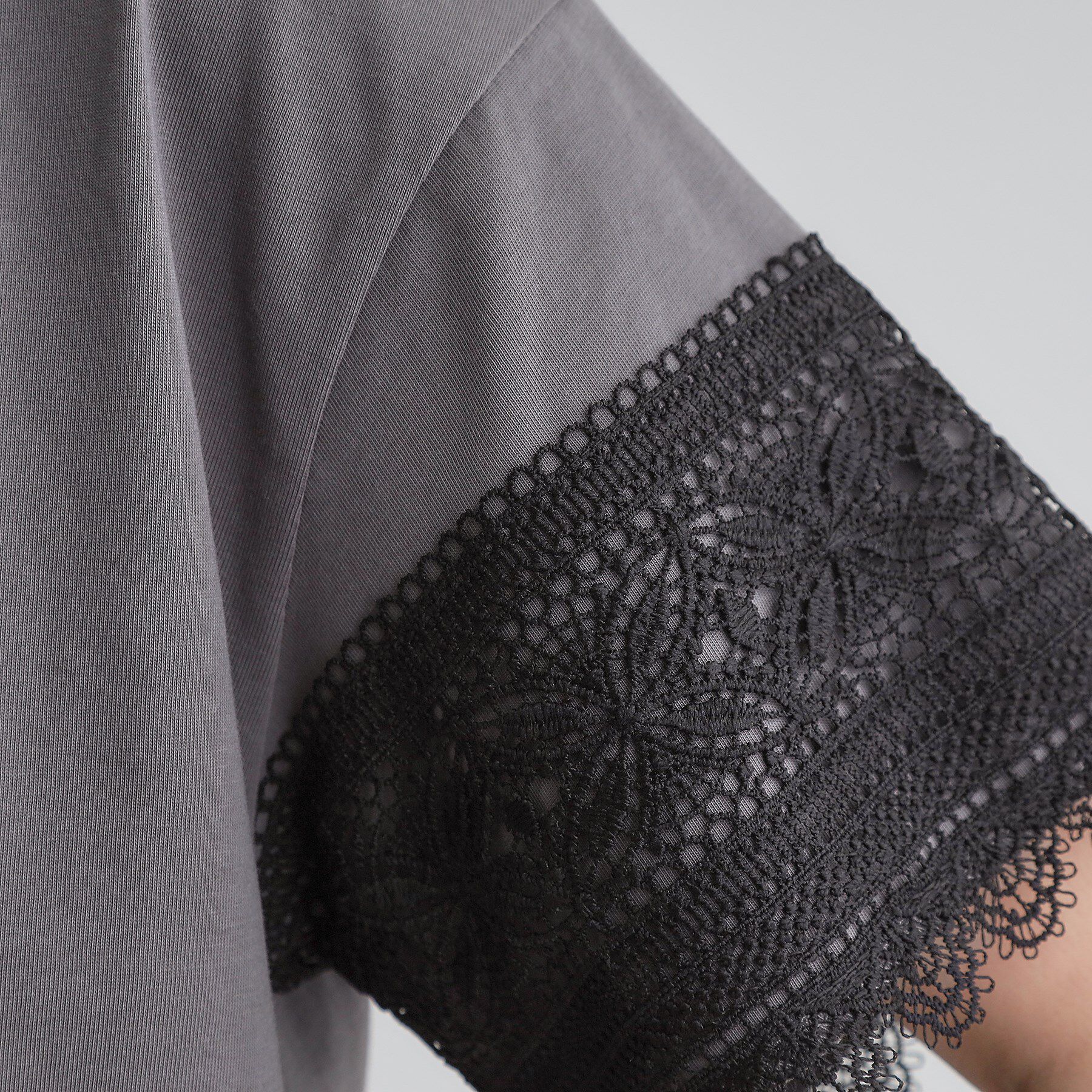 grove「【洗える/二の腕カバー】上品なレースで叶える、きちんと見えの夏Tシャツ」|Tシャツ・カットソー|