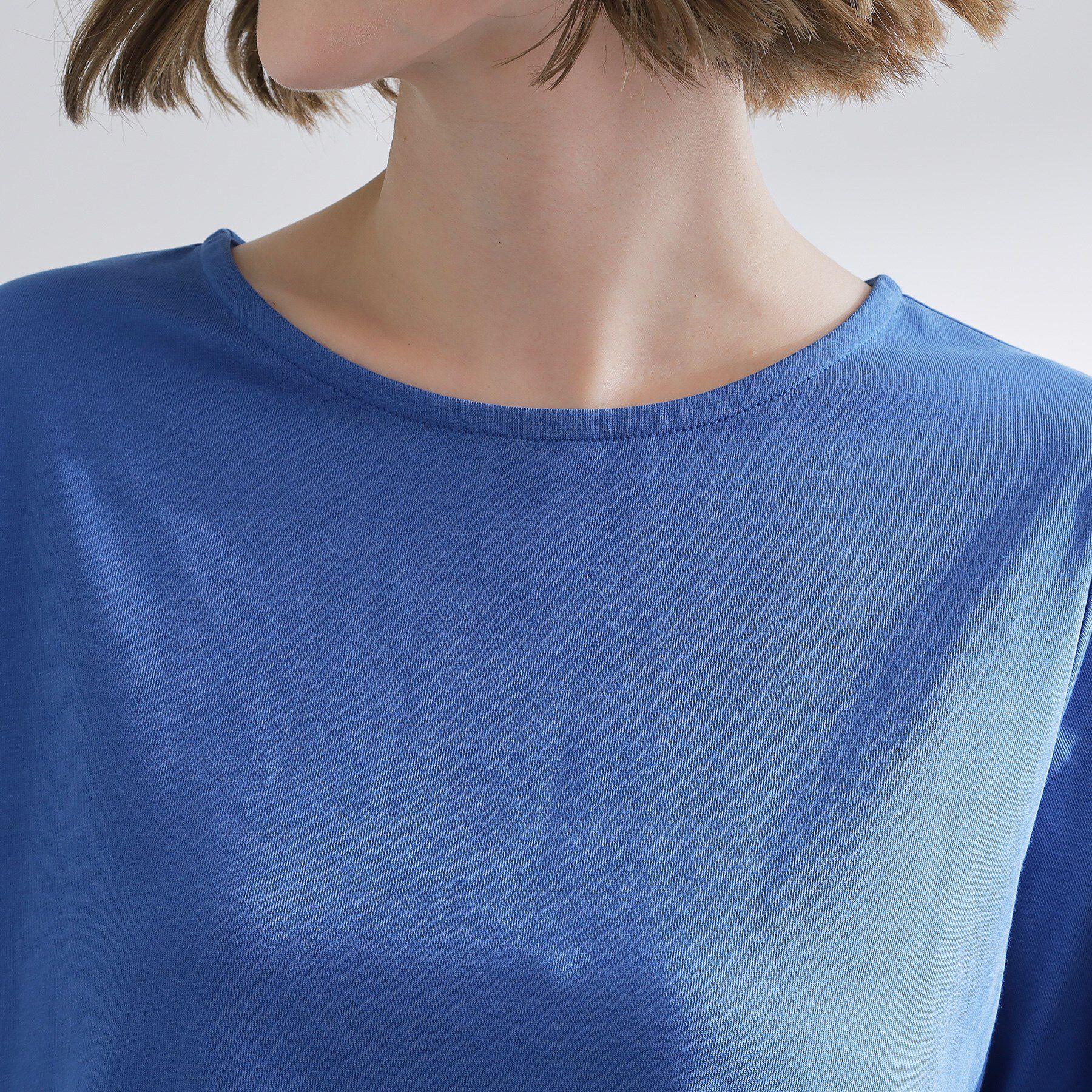 grove「きちんと感と女性らしさ、二の腕カバーが一枚で叶う　袖口パール調ボタンプルオーバー」|Tシャツ・カットソー|