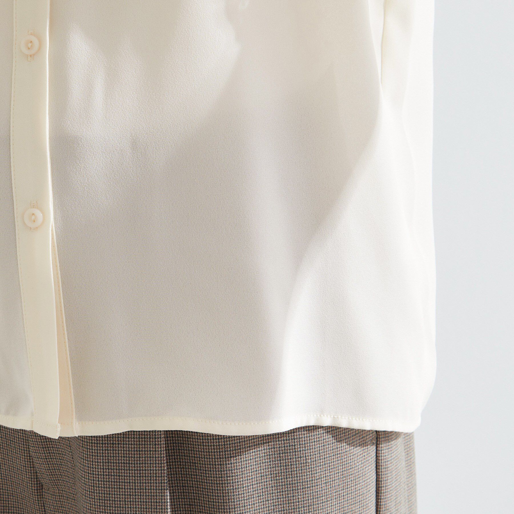 grove「透け感と刺繍で魅せる　ペイズリー刺繍ケープブラウス」|シャツ・ブラウス|