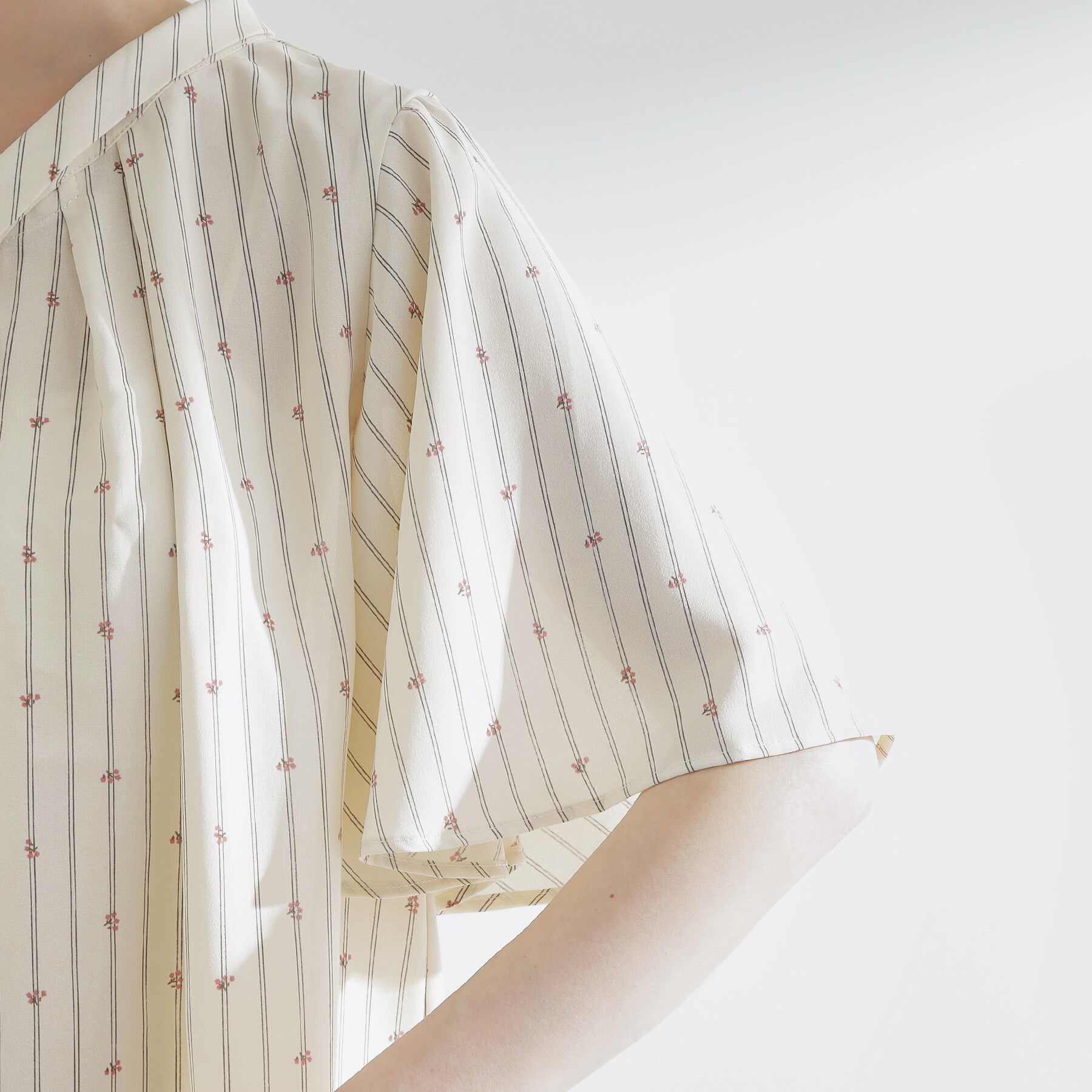 grove「【お仕事/二の腕カバー】パール調使いが華やか 上品ボウタイブラウス」|シャツ・ブラウス|