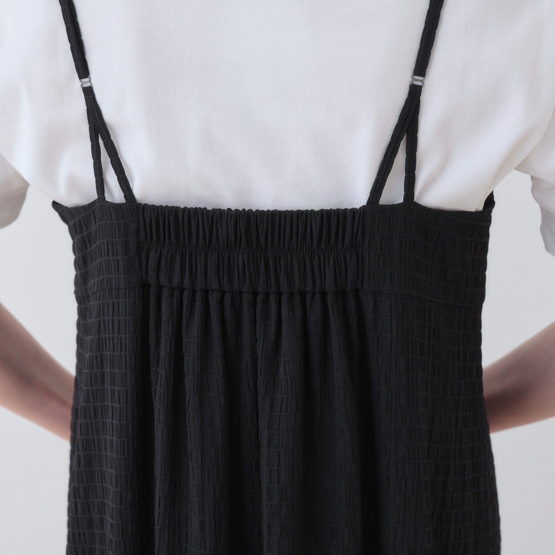 INDIVI「【洗える／凹凸素材】シャーリング調素材キャミワンピース」|ワンピース|