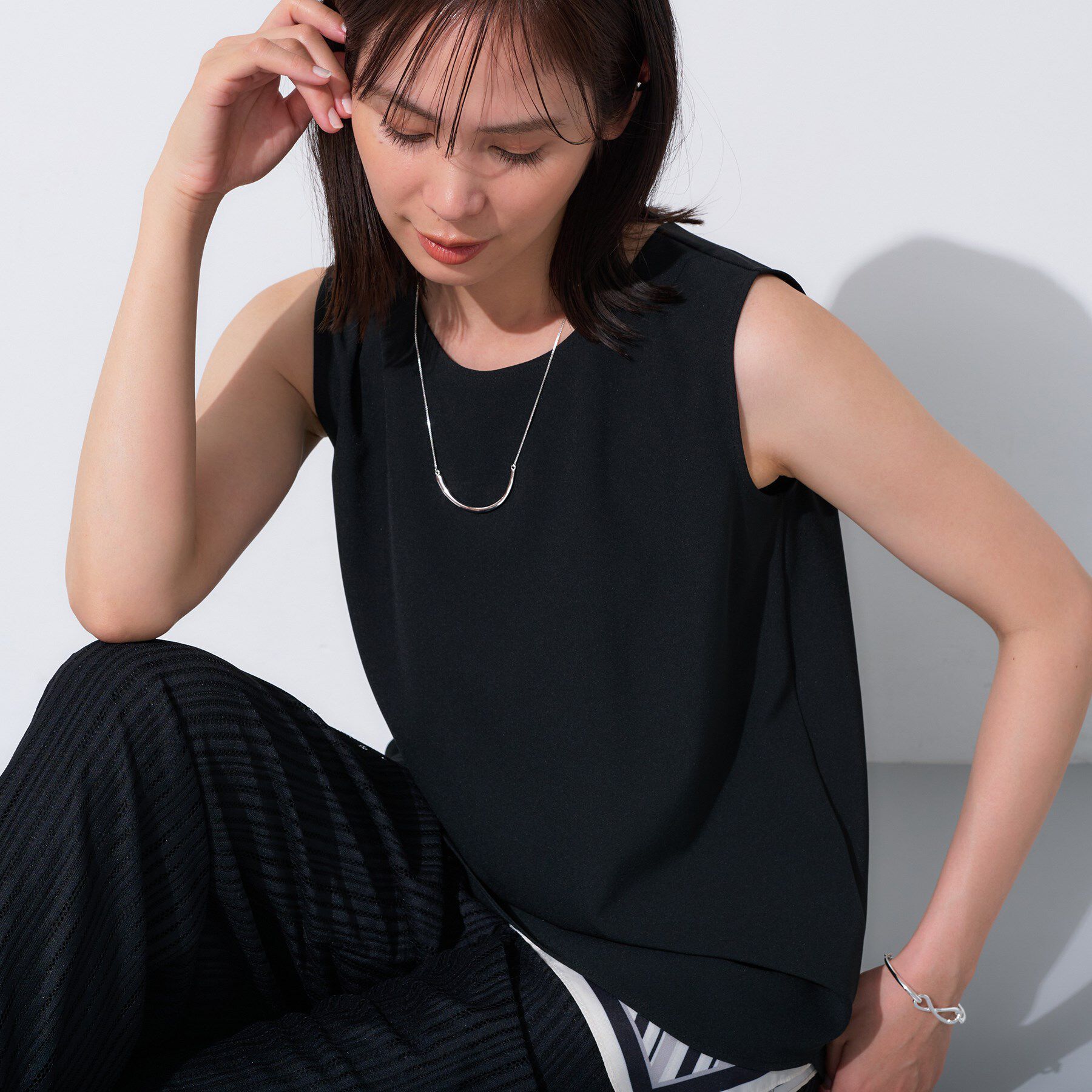 INDIVI「【インナーとしても活躍！／SETUP可能】ジョーゼット ノースリーブトップス」|Tシャツ・カットソー|ブラック(019)