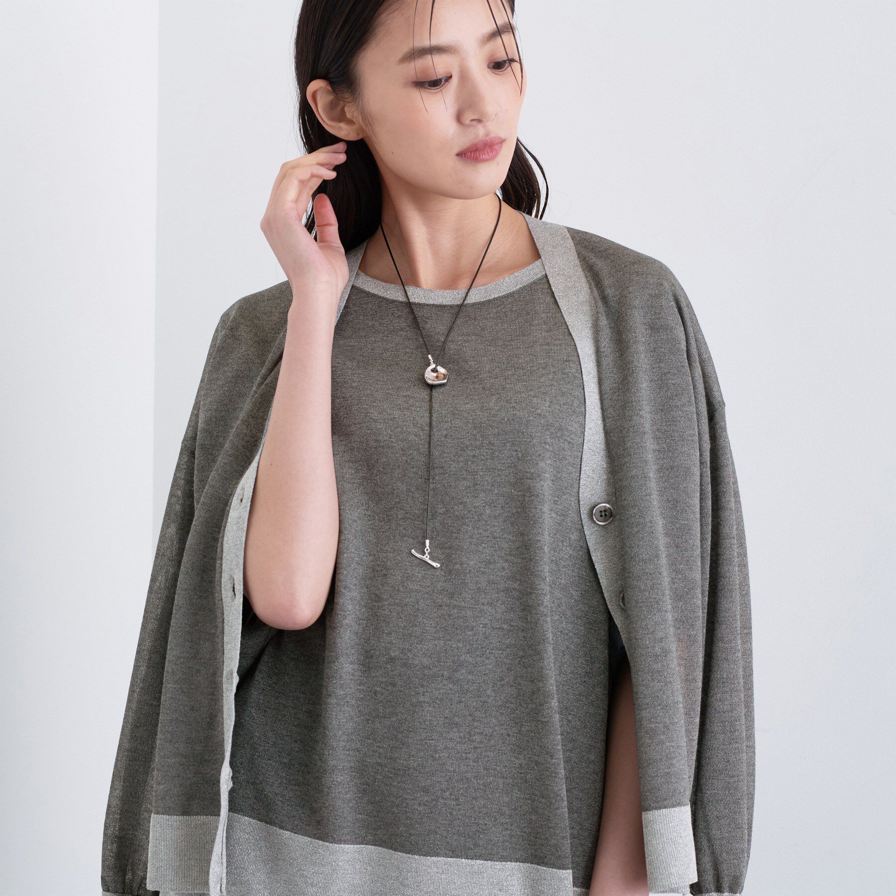 INDIVI「【程よいシアー素材/洗える】バイカラーラメカーディガン」|カーディガン|