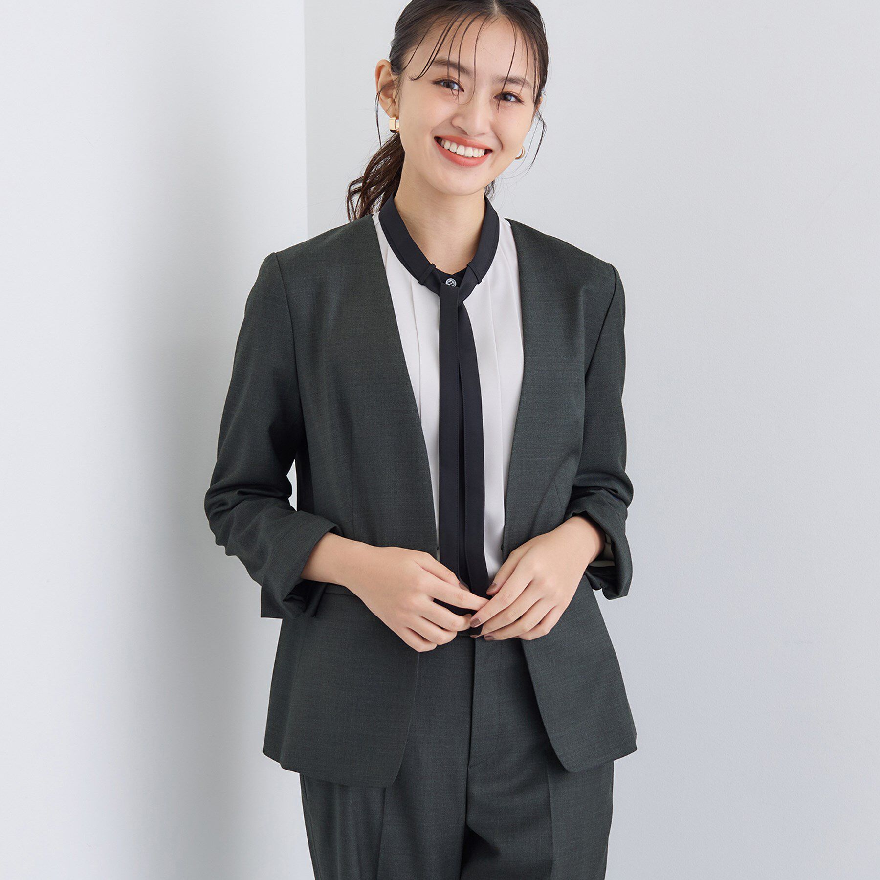 INDIVI「【日本製／スーツ／通勤】シルクウールストレッチ ノーカラージャケット」|スーツ|チャコールグレー(9