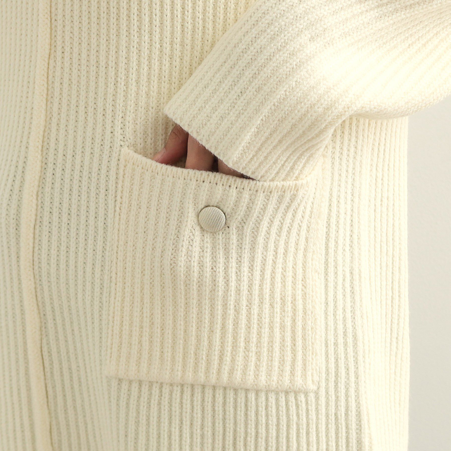 OPAQUE.CLIP「金ボタン付ポケットVネックニット【洗濯機洗い可】」|ニット・セーター|