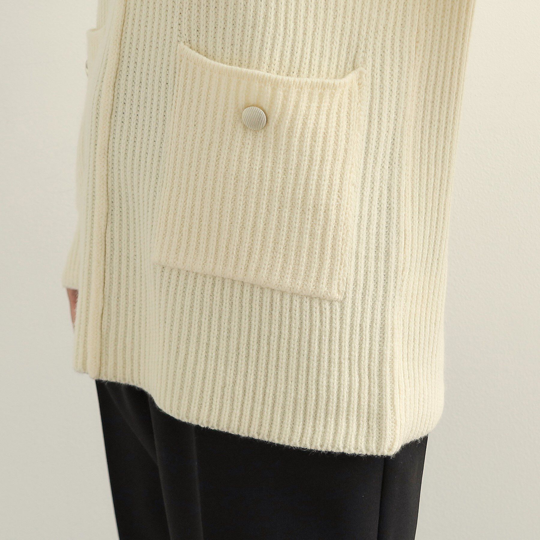 OPAQUE.CLIP「金ボタン付ポケットVネックニット【洗濯機洗い可】」|ニット・セーター|