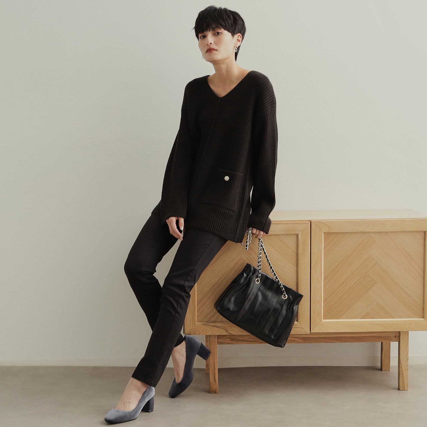 OPAQUE.CLIP「金ボタン付ポケットVネックニット【洗濯機洗い可】」|ニット・セーター|