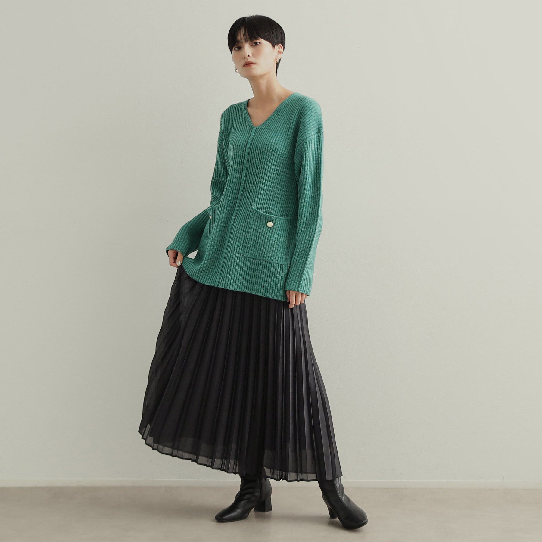 OPAQUE.CLIP「金ボタン付ポケットVネックニット【洗濯機洗い可】」|ニット・セーター|