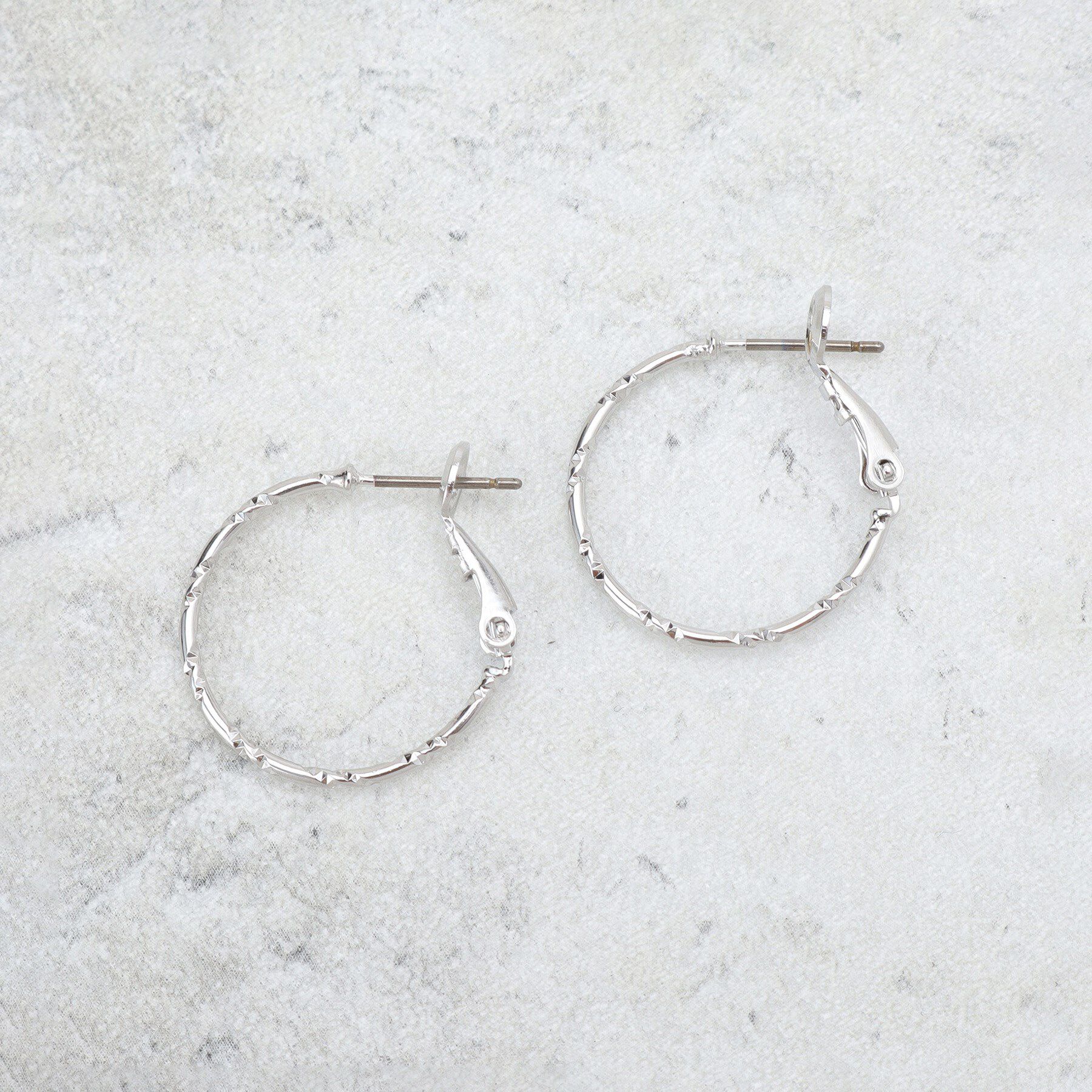 OPAQUE.CLIP「ワンタッチ細フープピアス」|ピアス|シルバー(006)