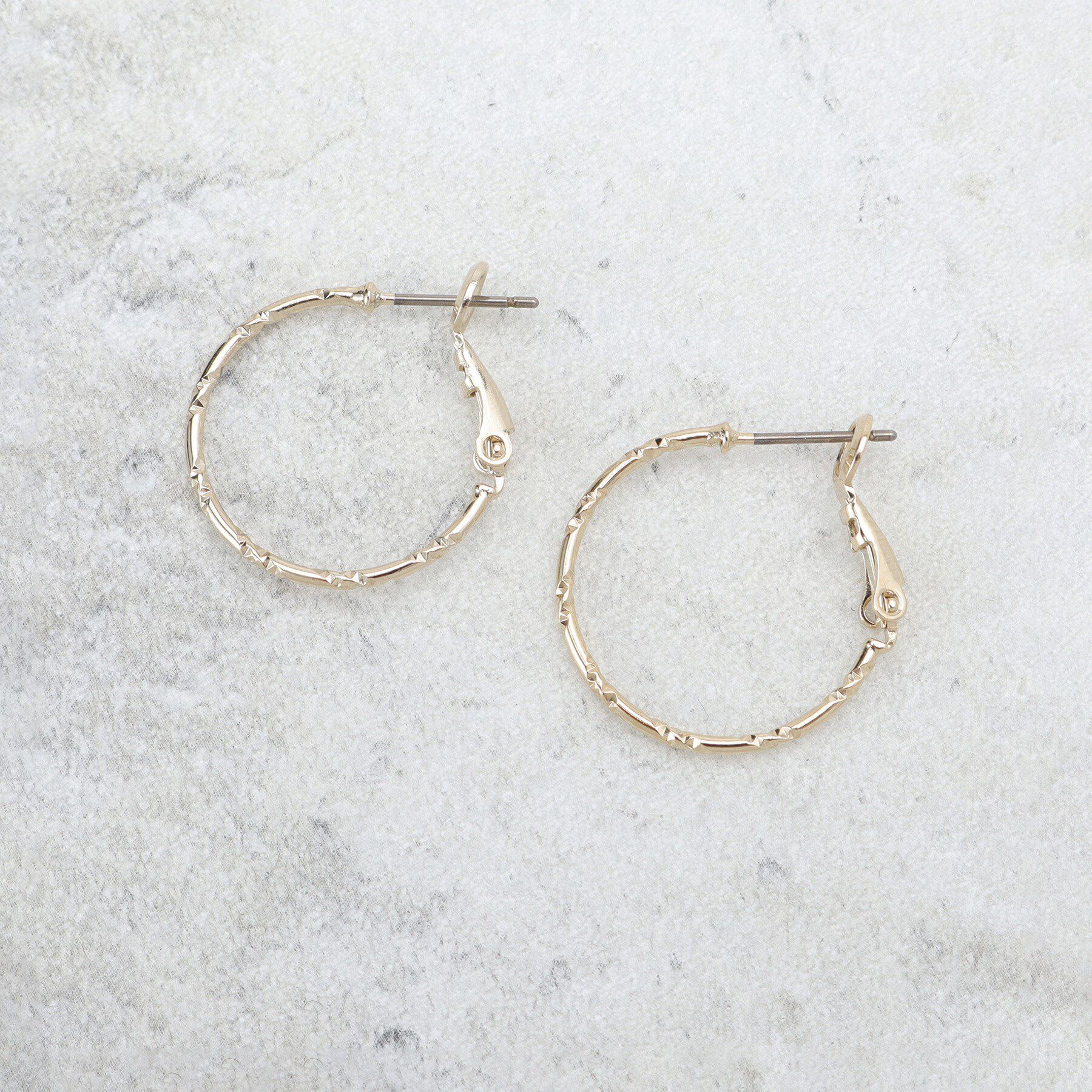 OPAQUE.CLIP「ワンタッチ細フープピアス」|ピアス|