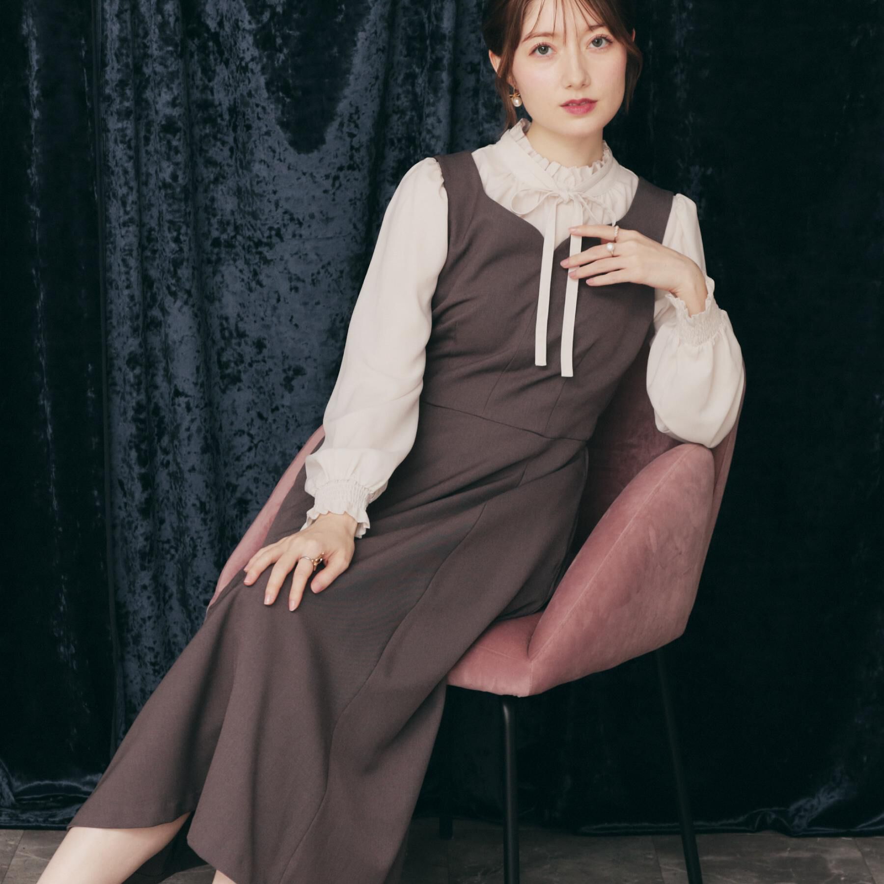 Couture broach「【フェミニン・通勤】タイ付きピコフリルブラウス」|シャツ・ブラウス|