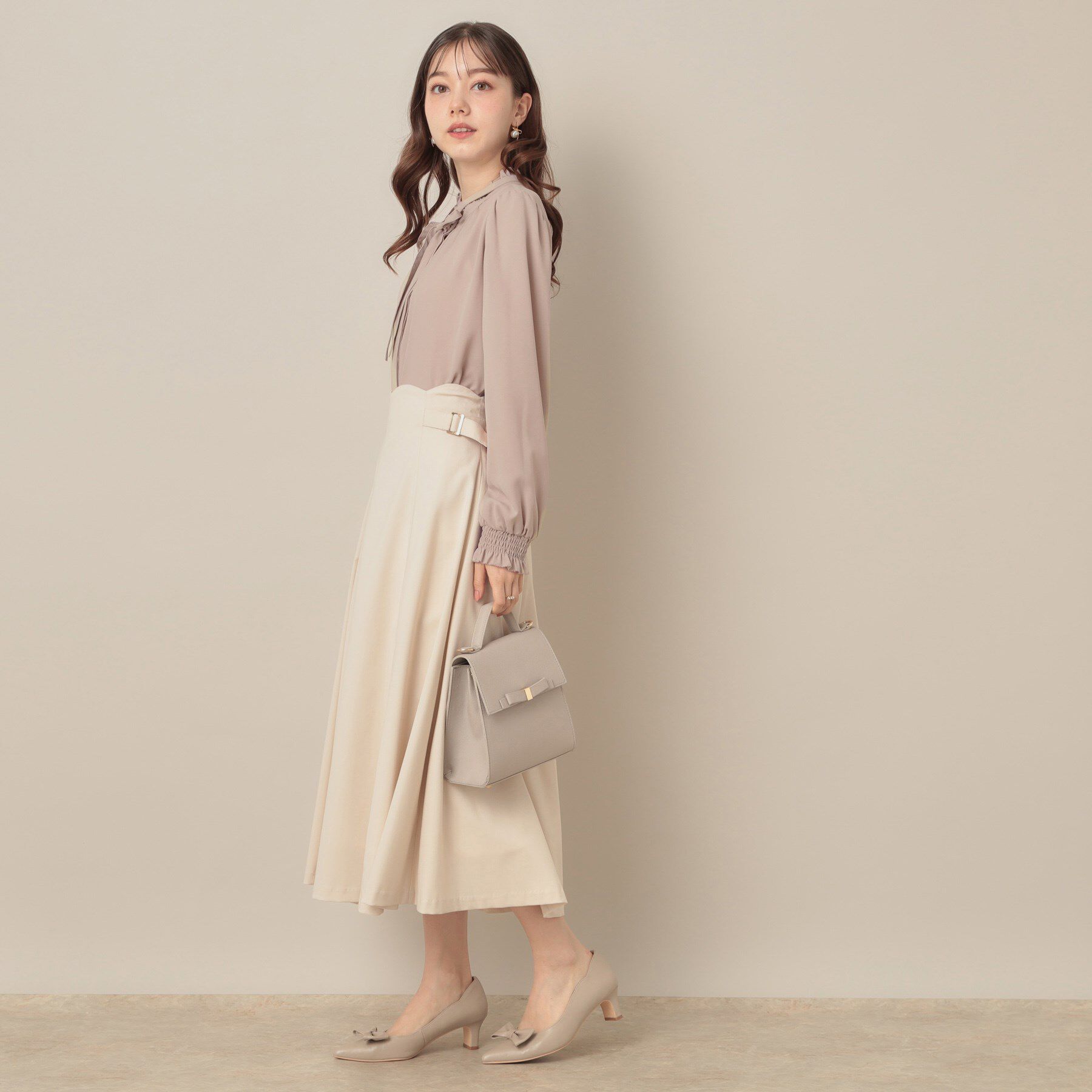 Couture broach「【フェミニン・通勤】タイ付きピコフリルブラウス」|シャツ・ブラウス|