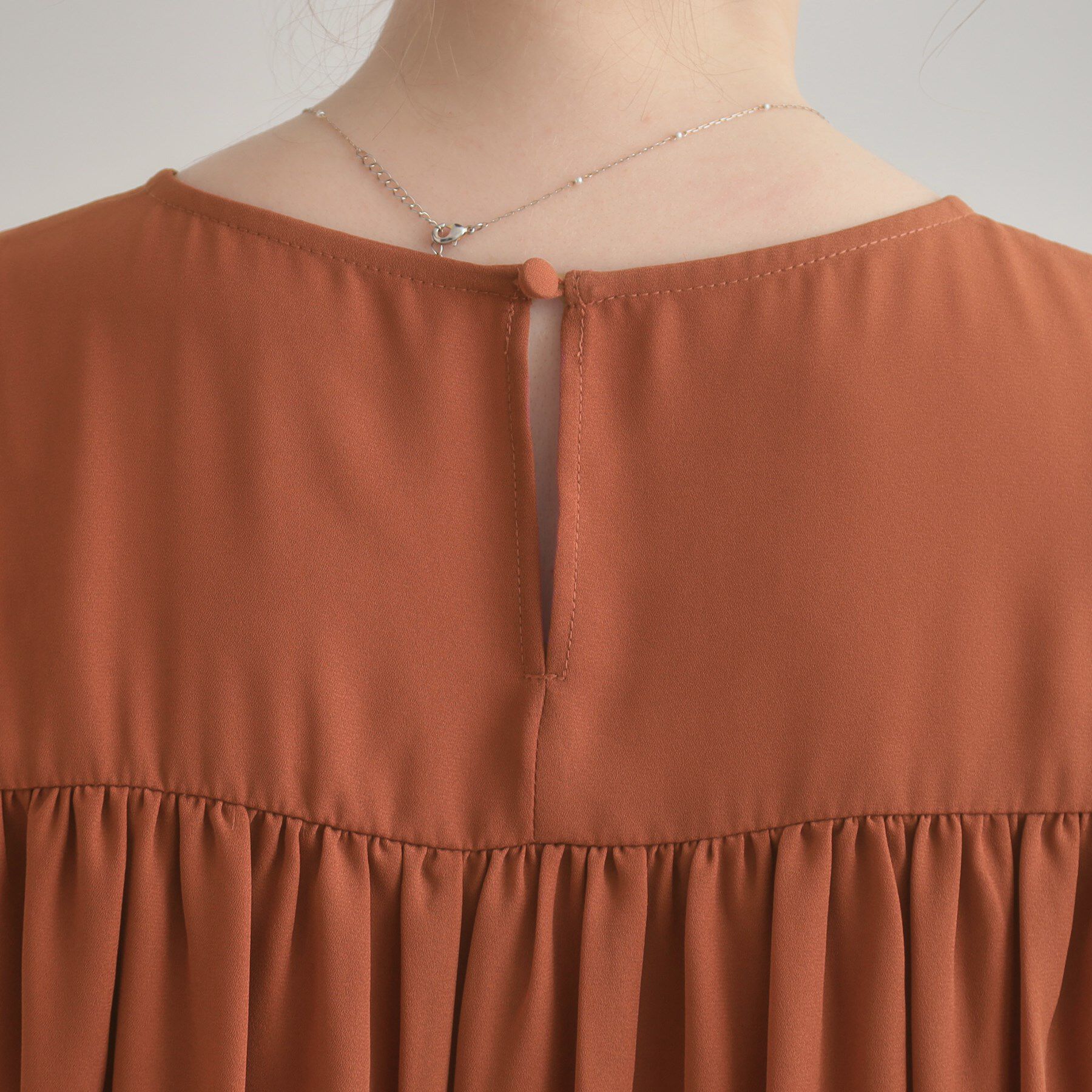 Couture broach「【マシンウォッシャブル・きれいめ・通勤】シャーリングチュニックブラウス」|シャツ・ブラウス|