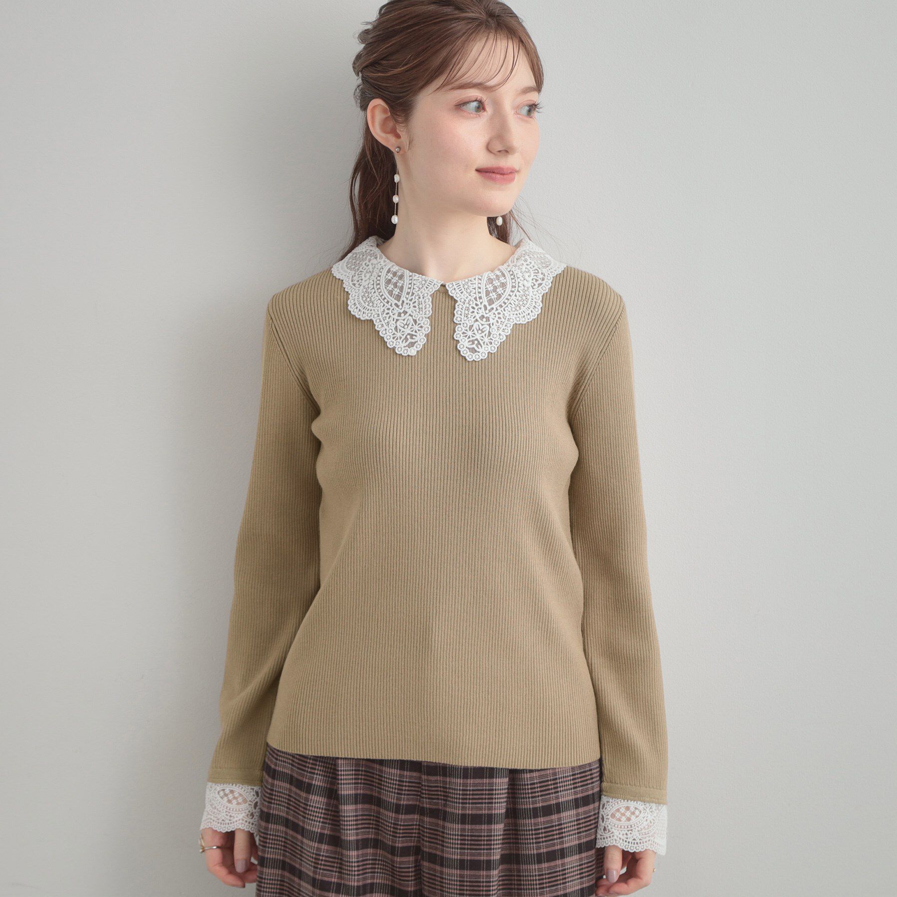 Couture broach「【着映え・フェミニン・通勤】レース衿カフス付きリブニット」|ニット・セーター|