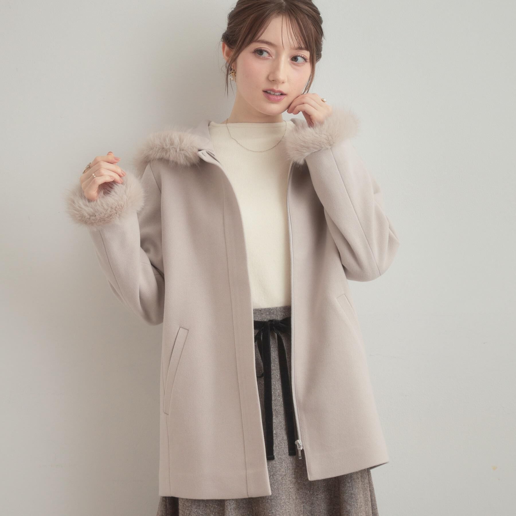 Couture broach「【大人可愛い・フード取り外し可能】フードフェイクファー ハーフ丈コート」|その他|