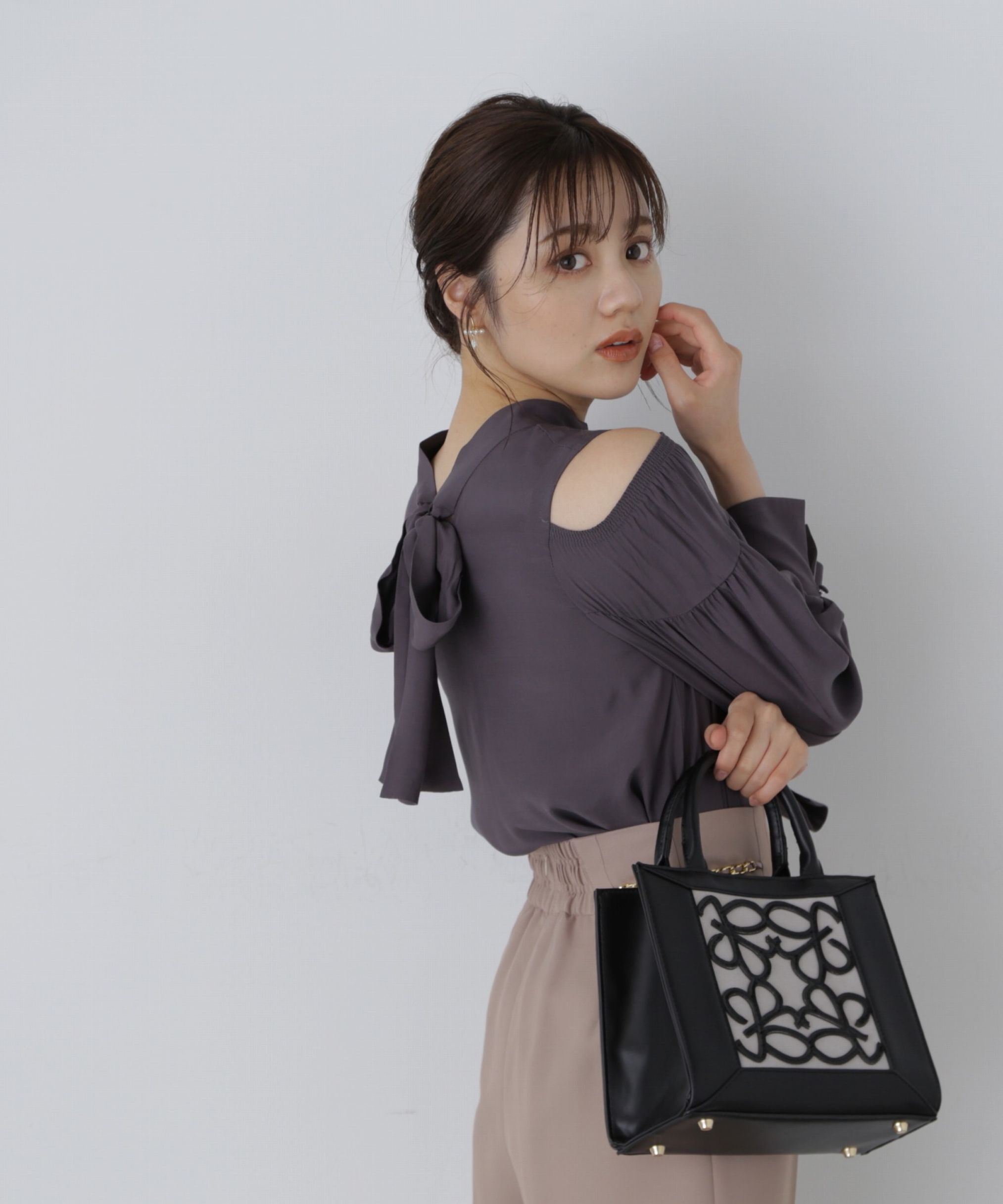 PROPORTION BODY DRESSING「前後2Wayリボンオープンショルダーブラウス」|シャツ・ブラウス|チャコール2