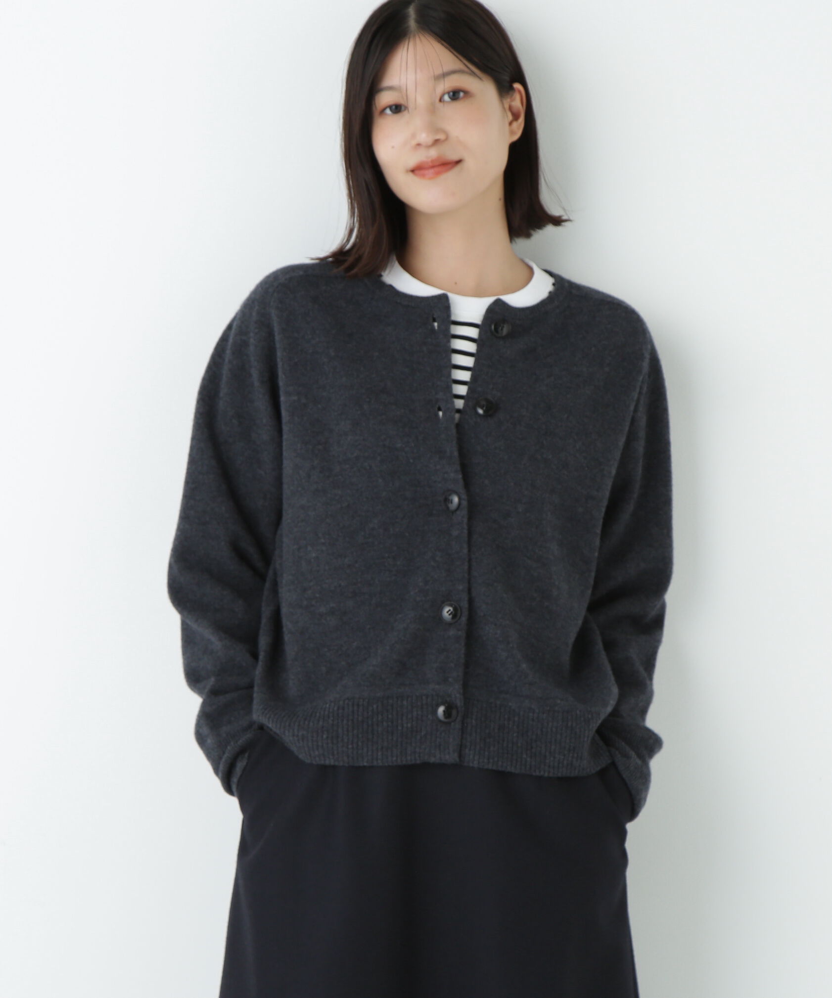  「≪洗える≫ウォッシャブルウールクルーネックカーディガン」|ニット・セーター|チャコール1