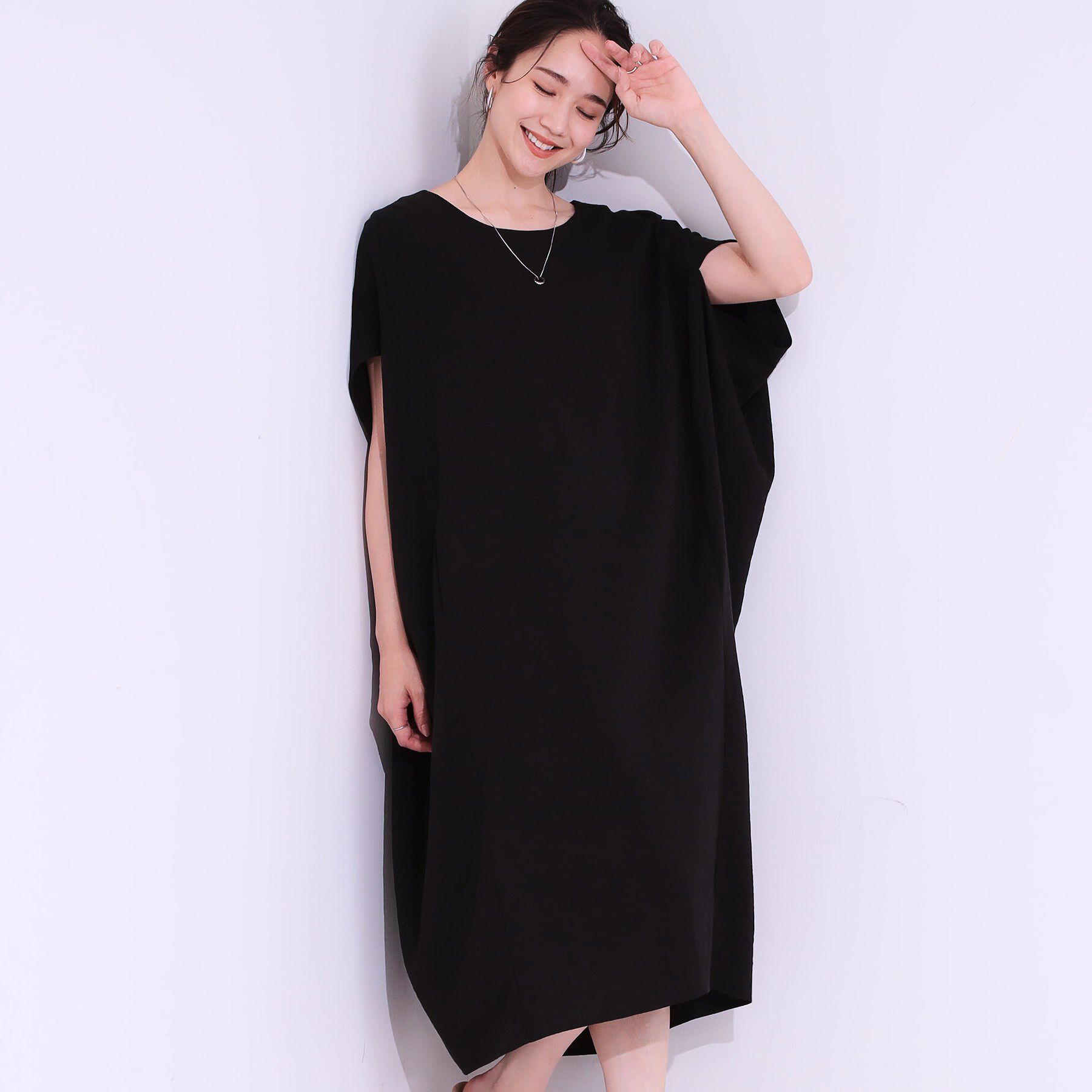 SHOO･LA･RUE「【S-LL】楽にサマ見え コクーンシルエットの涼やかワンピース」|ワンピース|ブラック(019)