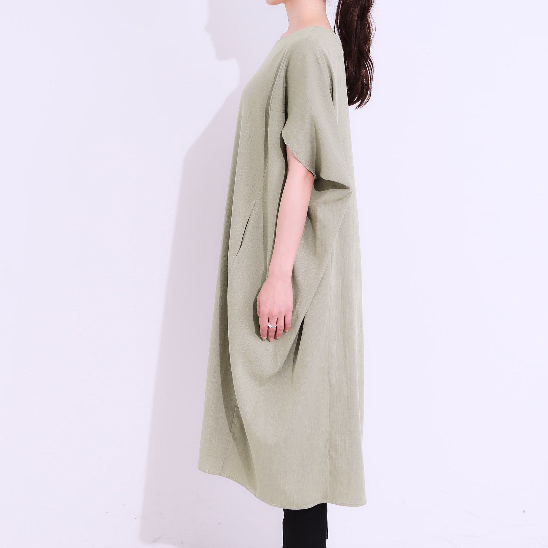 SHOO･LA･RUE「【S-LL】楽にサマ見え コクーンシルエットの涼やかワンピース」|ワンピース|