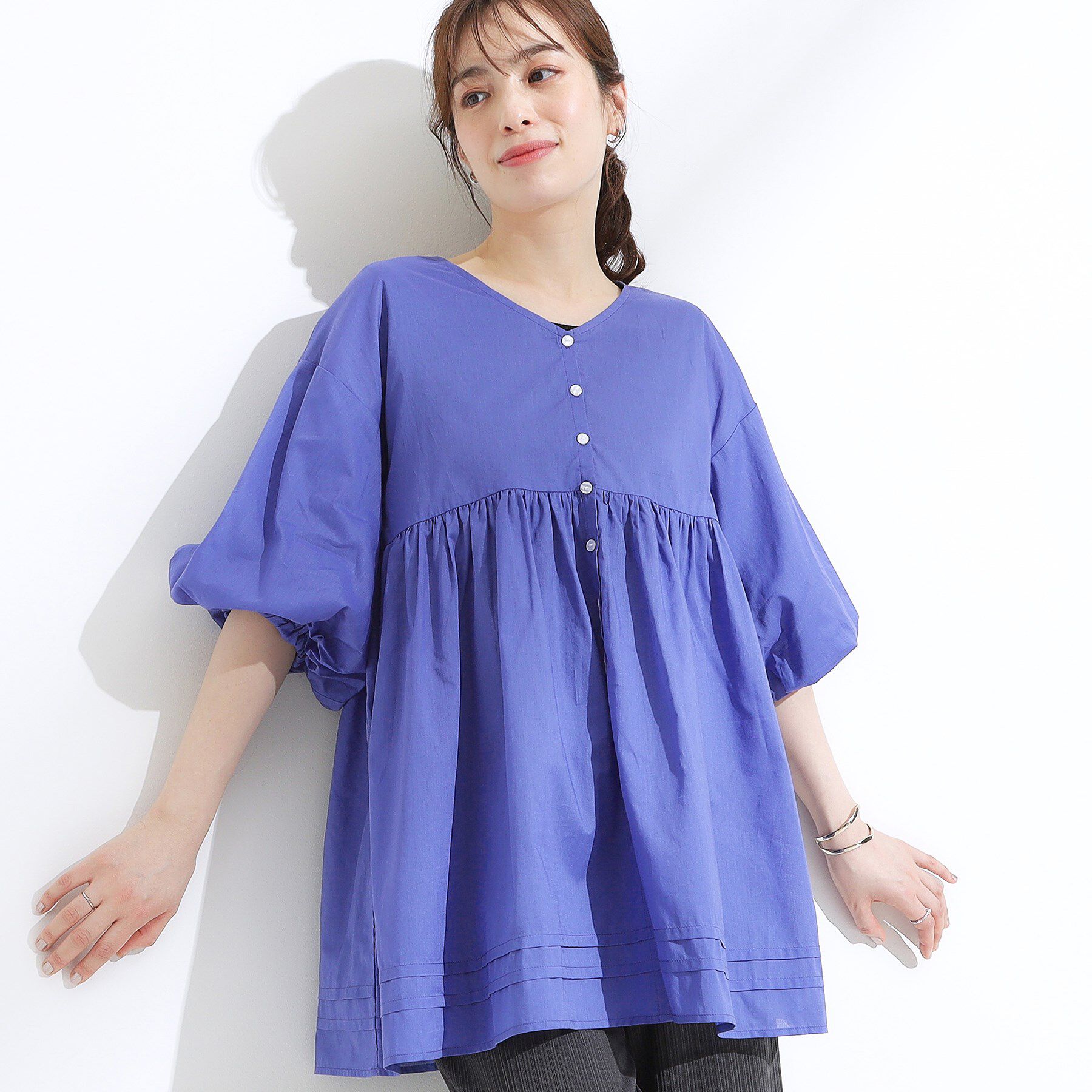 SHOO･LA･RUE「【S-LL】一枚で着映え バルーンスリーブブラウス」|シャツ・ブラウス|ブルー(093)
