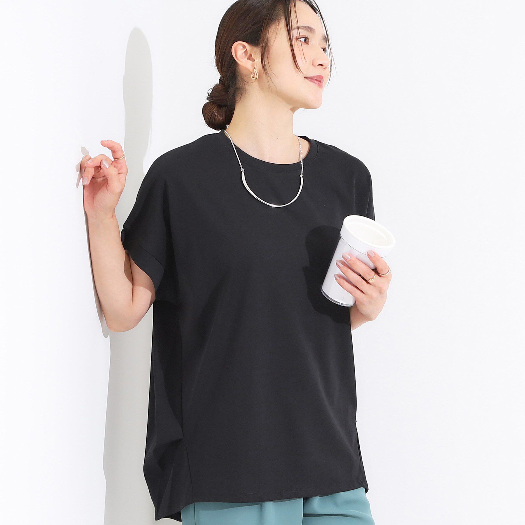 SHOO･LA･RUE「【S-LL/汗ジミ軽減/ひんやり/UV】体型カバーに タック入りドルマントップス」|Tシャツ・カットソー|ブラック(019)