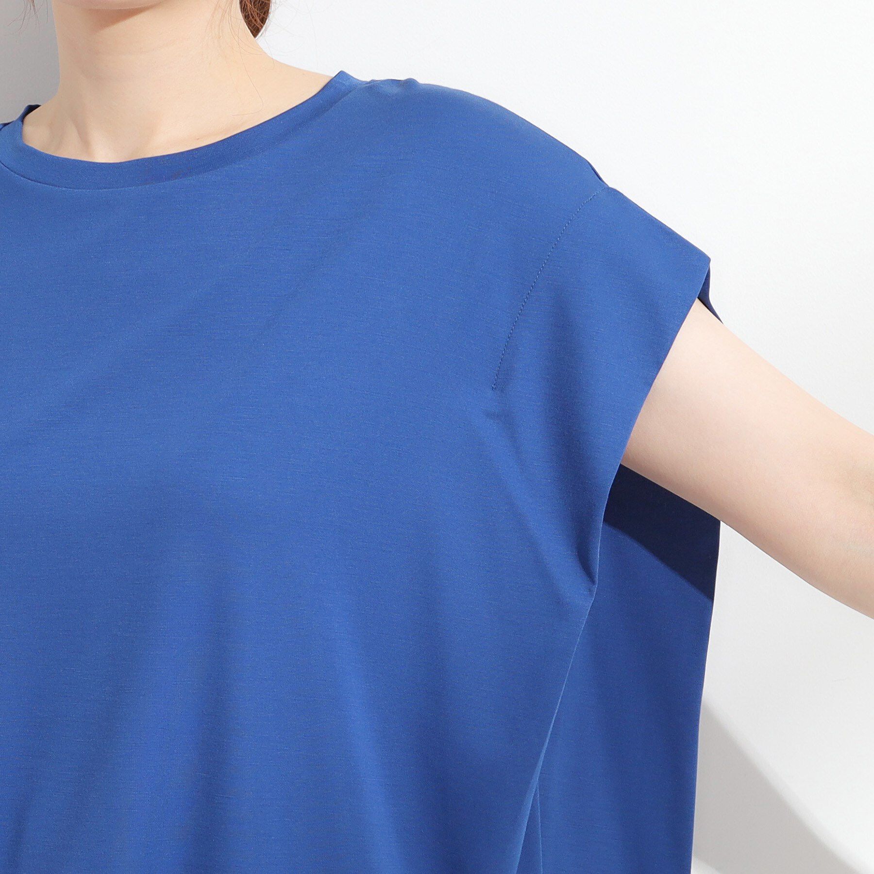 SHOO･LA･RUE「【S-LL/ひんやり/UV】二の腕をきれいにカバー ショルダータックトップス」|Tシャツ・カットソー|