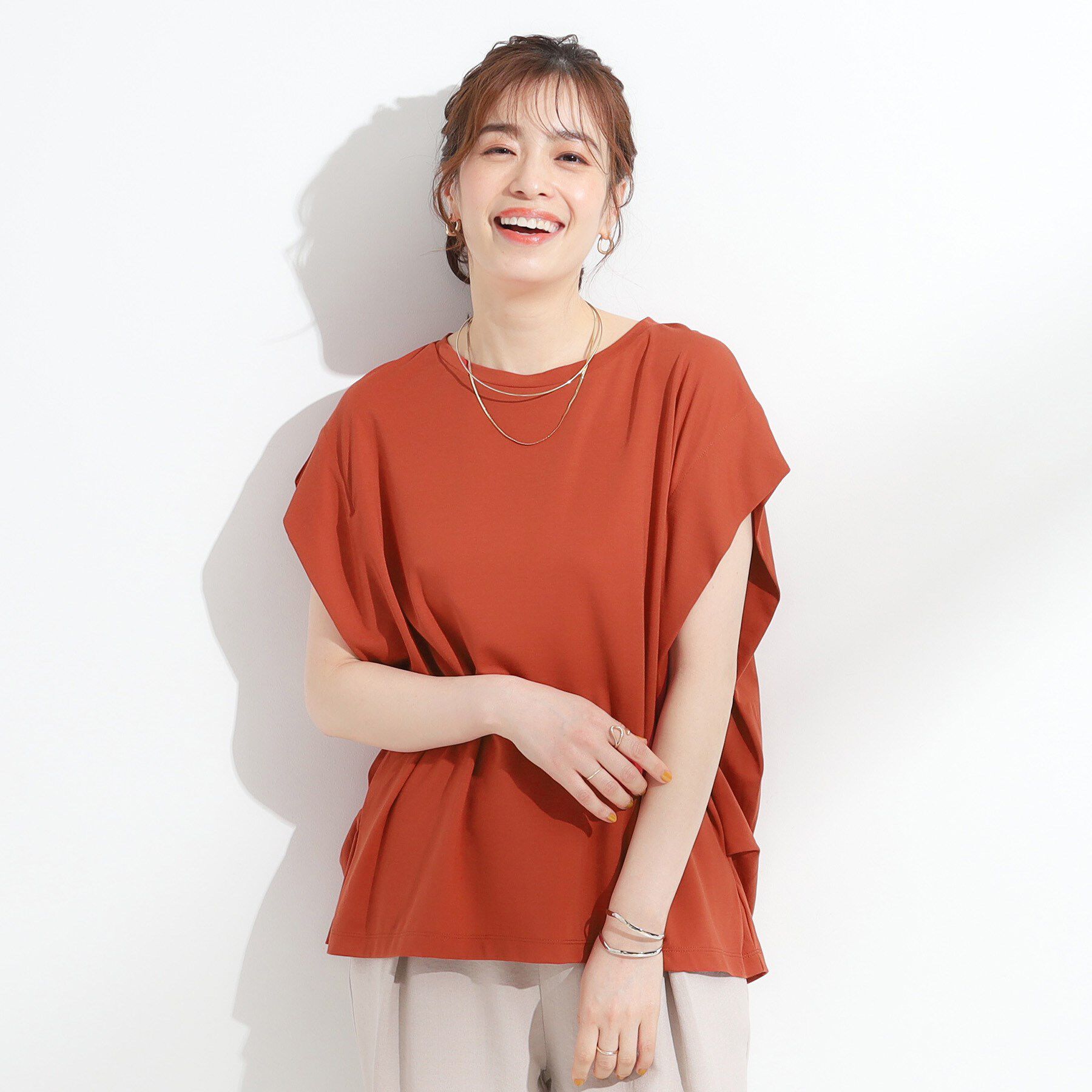 SHOO･LA･RUE「【S-LL/ひんやり/UV】二の腕をきれいにカバー ショルダータックトップス」|Tシャツ・カットソー|