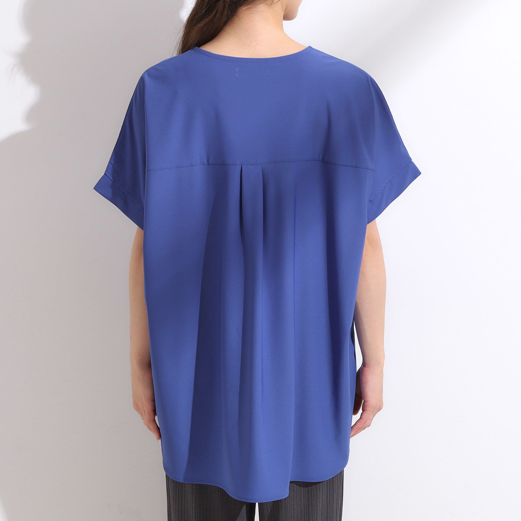 SHOO･LA･RUE「【S-LL】さらりとしたタッチが上品見え ワンボタンデザイン トップス」|Tシャツ・カットソー|