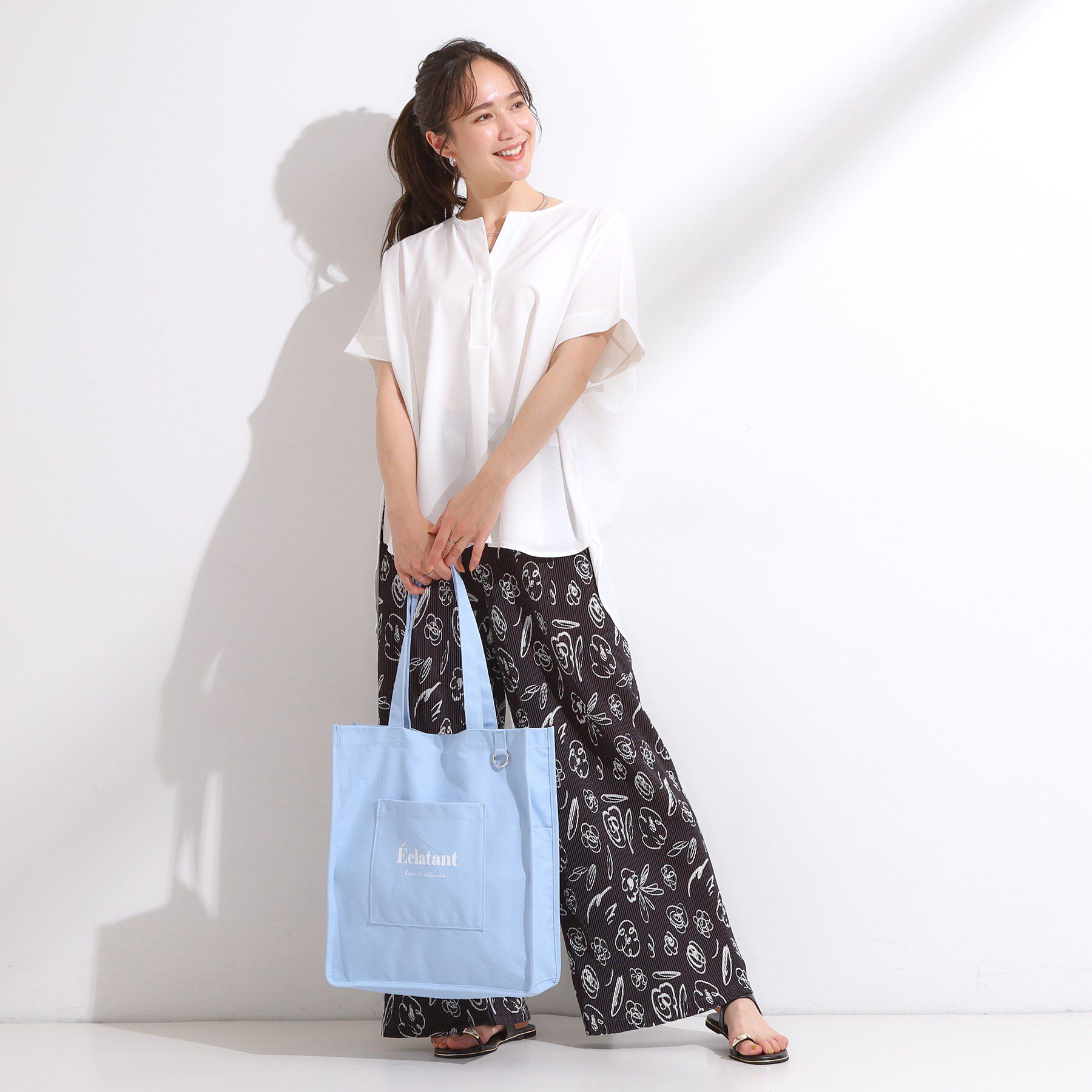 SHOO･LA･RUE「【ラッキーカラー/推し活にも】うちわも入るキャンバストートバッグ」|トートバッグ|