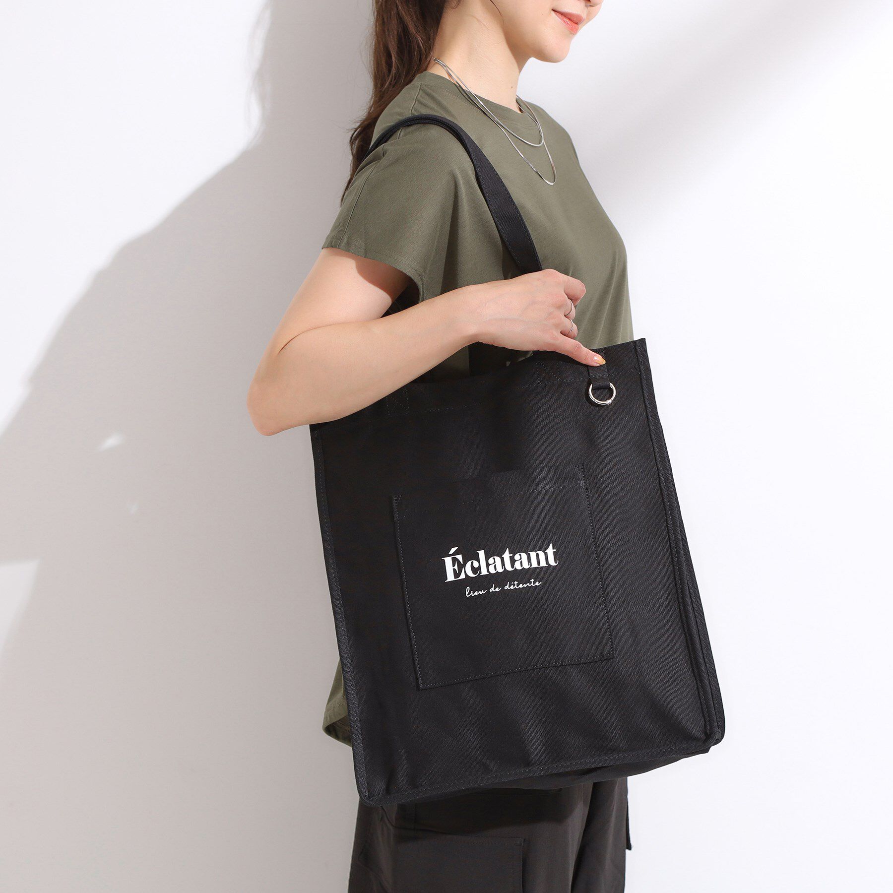 SHOO･LA･RUE「【ラッキーカラー/推し活にも】うちわも入るキャンバストートバッグ」|トートバッグ|