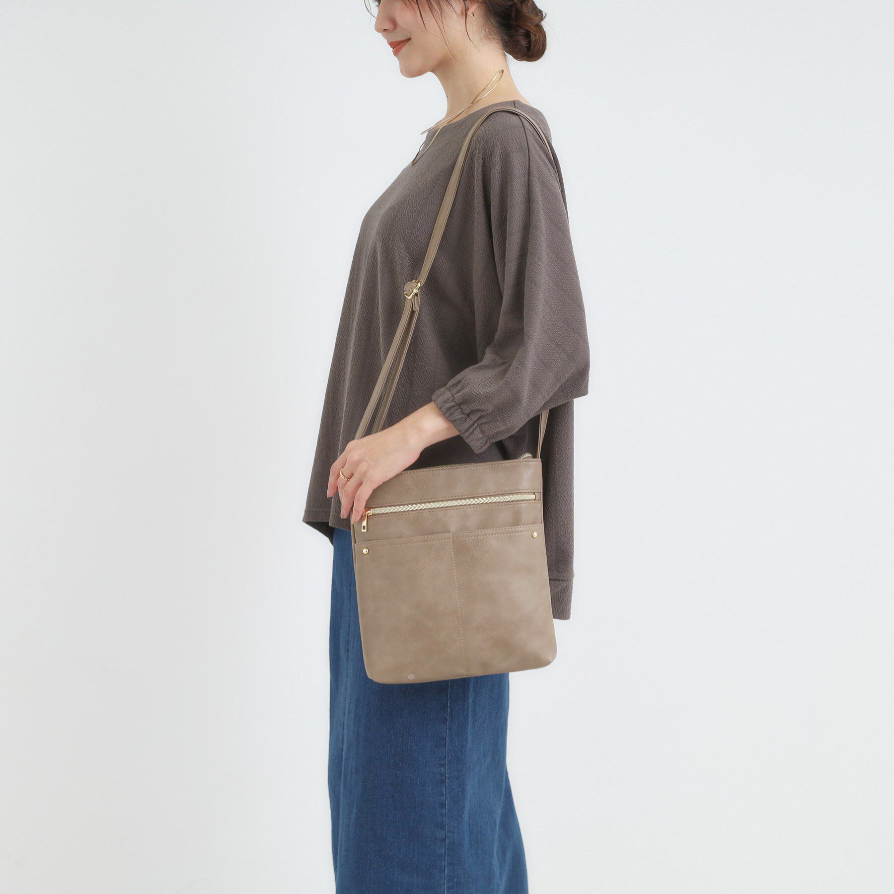 SHOO･LA･RUE「ボディフィットアオリショルダーバッグ」|ショルダー・メッセンジャー|