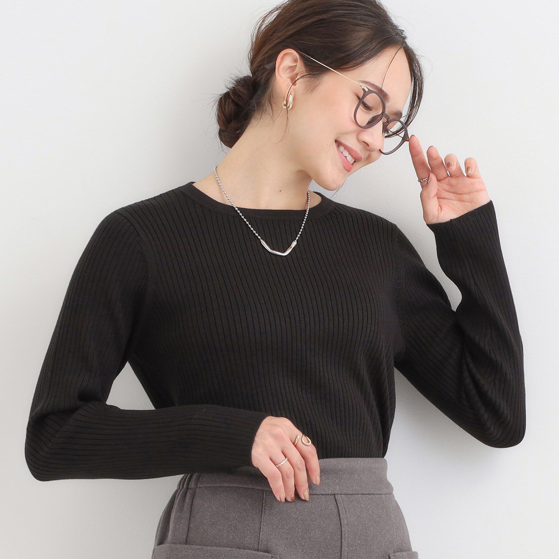 SHOO･LA･RUE「【絶妙なゆるピタ/洗濯機可】ちくちくしにくい リブクルーネックやわらかニット」|ニット・セーター|ブラック(019)