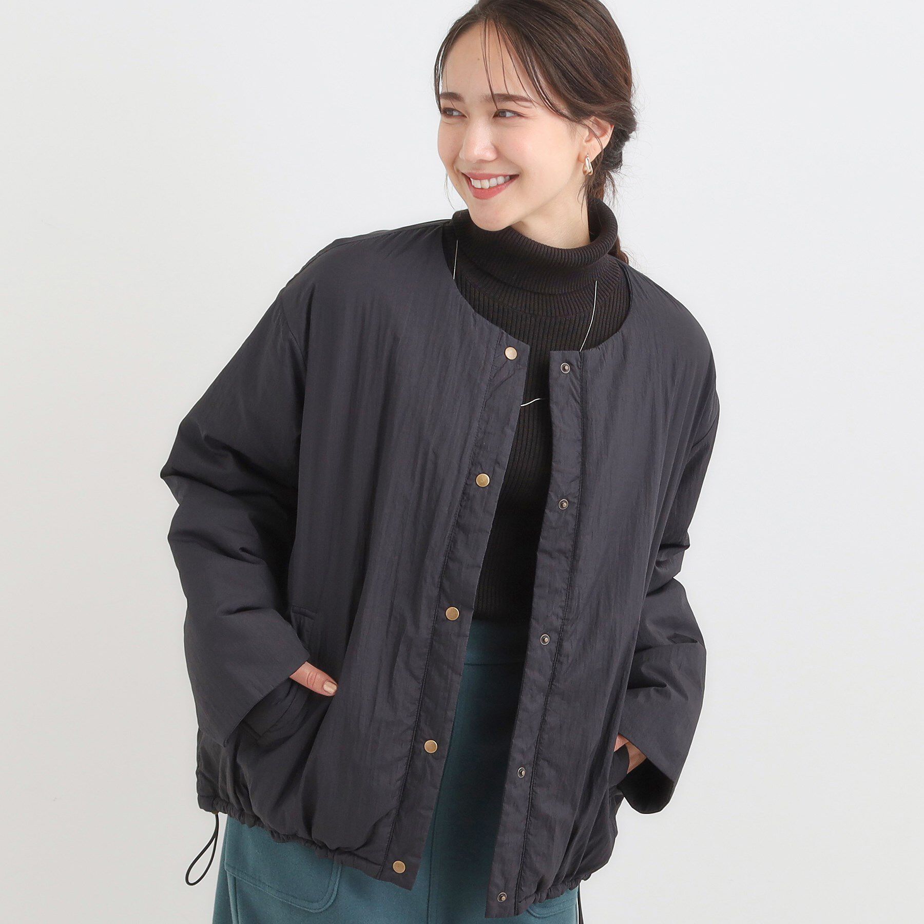 SHOO･LA･RUE「【洗濯機可/撥水/リバーシブル】 ノーカラー中綿ブルゾン」|ブルゾン・スタジャン|ブラック(019)