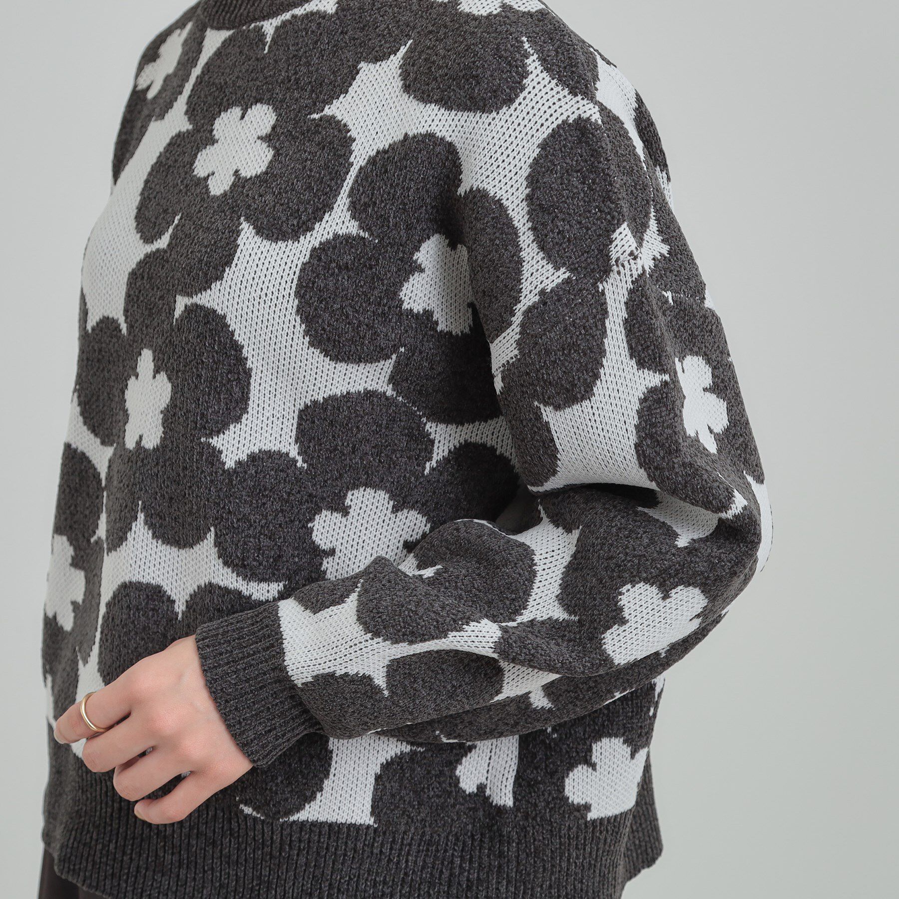 SHOO･LA･RUE「【S-LL】レトロ感漂う デイジー柄 総柄ニット」|ニット・セーター|