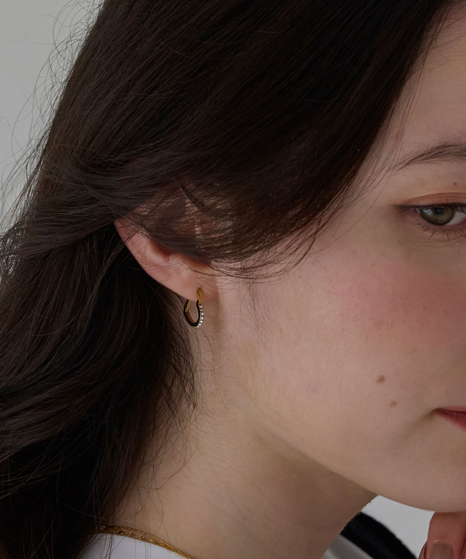 Phoebe「【金属アレルギー対応】ワンタッチライナーハートビジューフープピアス　ゴールド」|ピアス|