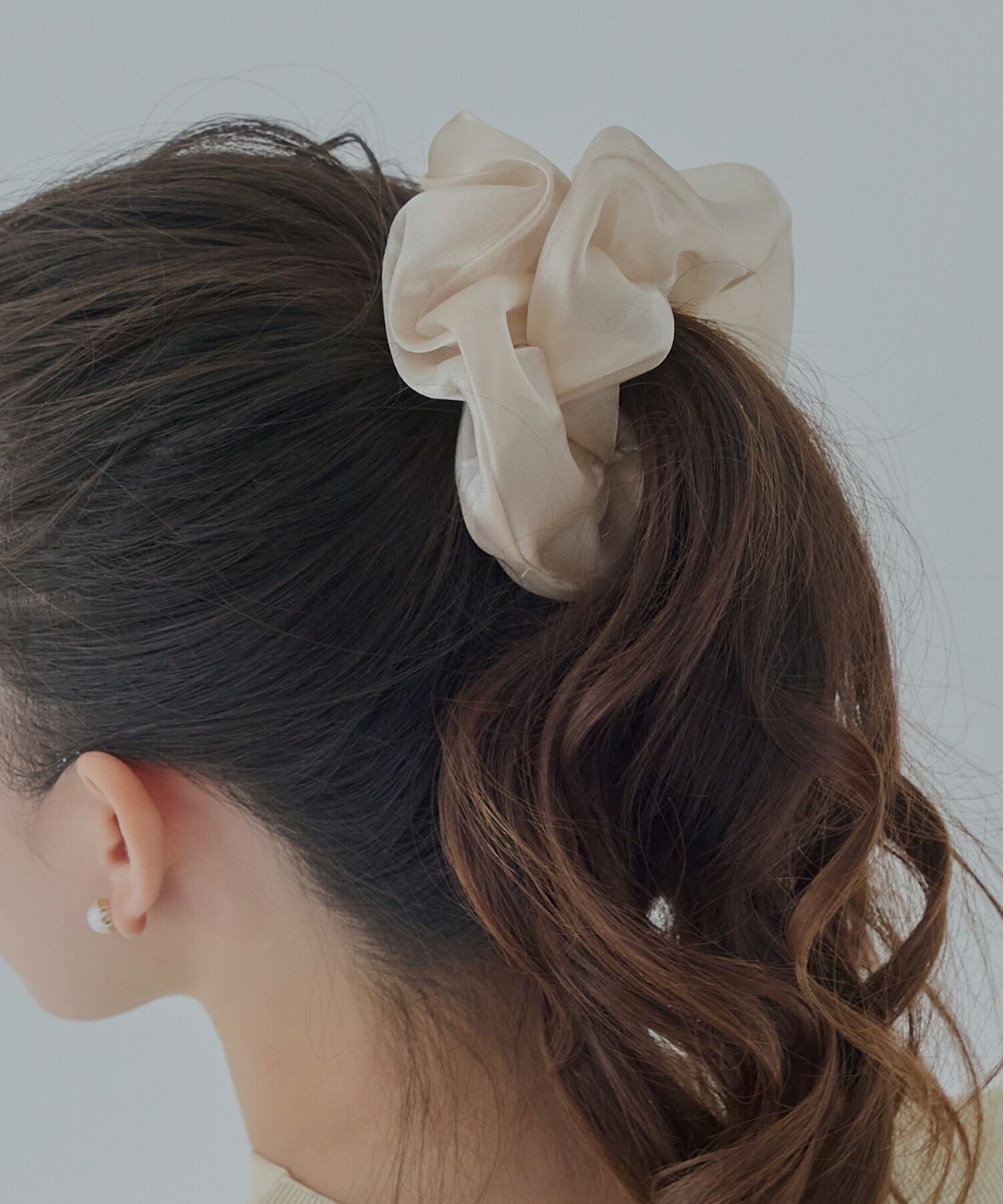  「ボリューミーシアーシュシュ　ベージュ/パール/大ぶり」|ブレスレット・バングル|