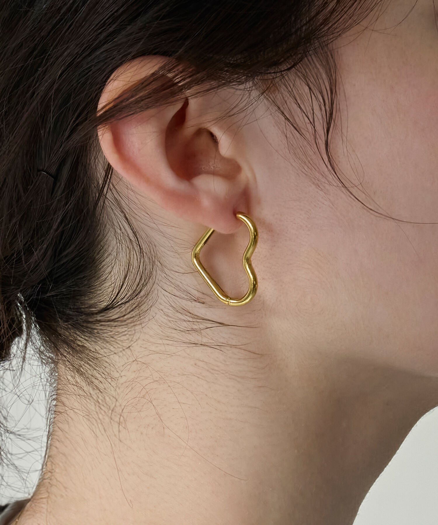 Phoebe「【金属アレルギー対応】グロウハートフープワンタッチピアス　ゴールド/ステンレス」|ピアス|