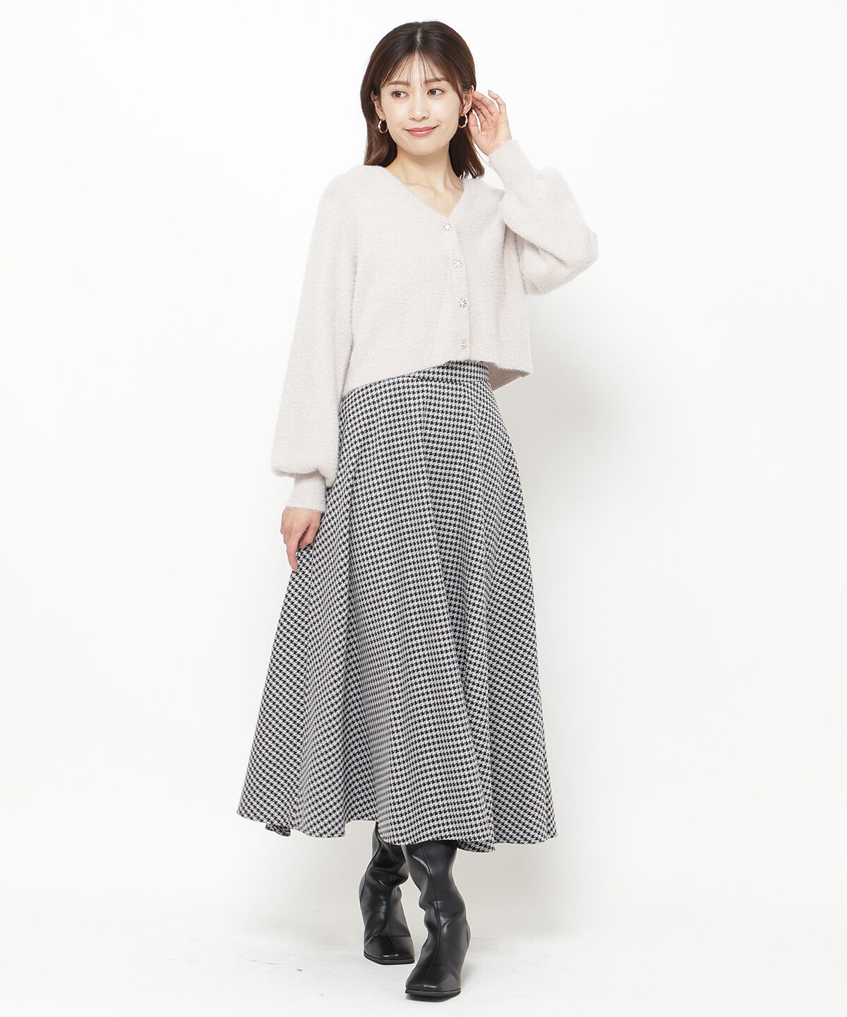 アンドクチュール「ラメフェザーVネックアンサンブル」|カーディガン|