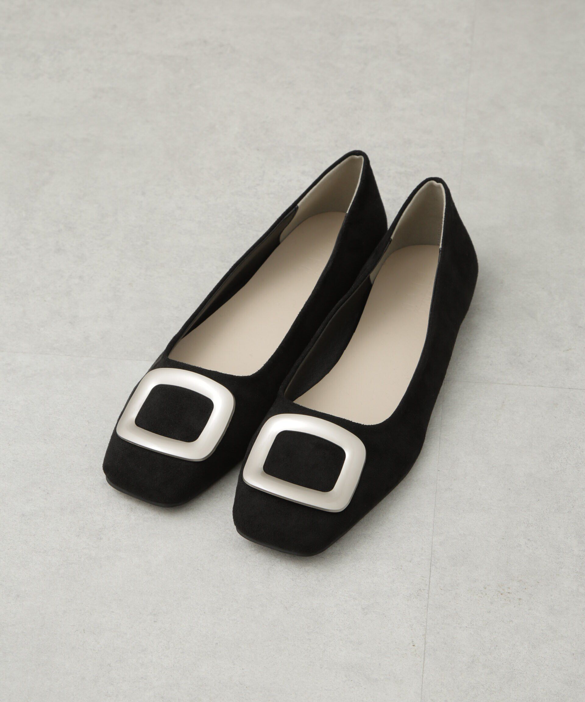 nano･universe「スクエアトゥバックルモチーフフラットパンプス」|ビジネス・ドレスシューズ|