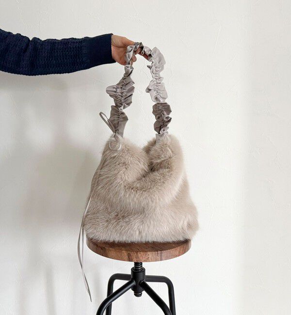 fredy emue「ギャザーハンドルエコファーショルダーバッグ」|ショルダー・メッセンジャー|