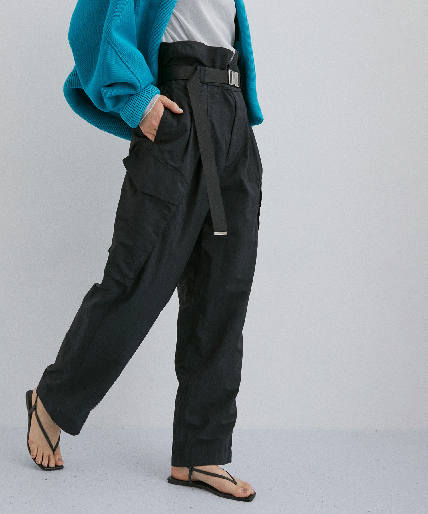 ADAM ET ROPE'「【サステナブル】リサイクルナイロンカーゴパンツ」|カーゴ|ブラック(01)