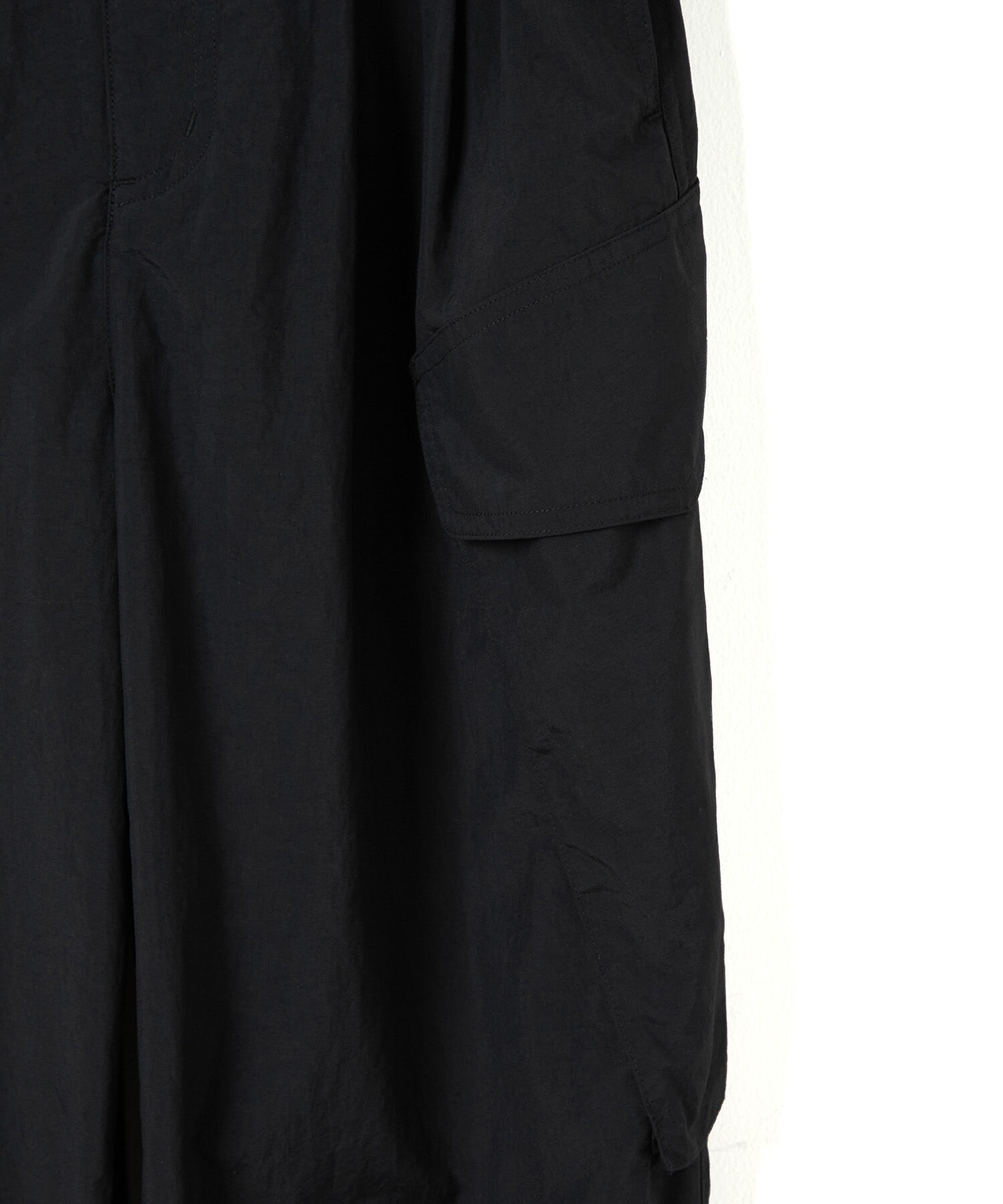 ADAM ET ROPE'「【サステナブル】リサイクルナイロンカーゴパンツ」|カーゴ|