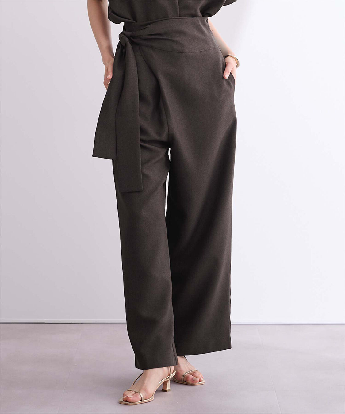 ur's「リネンライクハイウエストラップワイドパンツ」|スラックス|