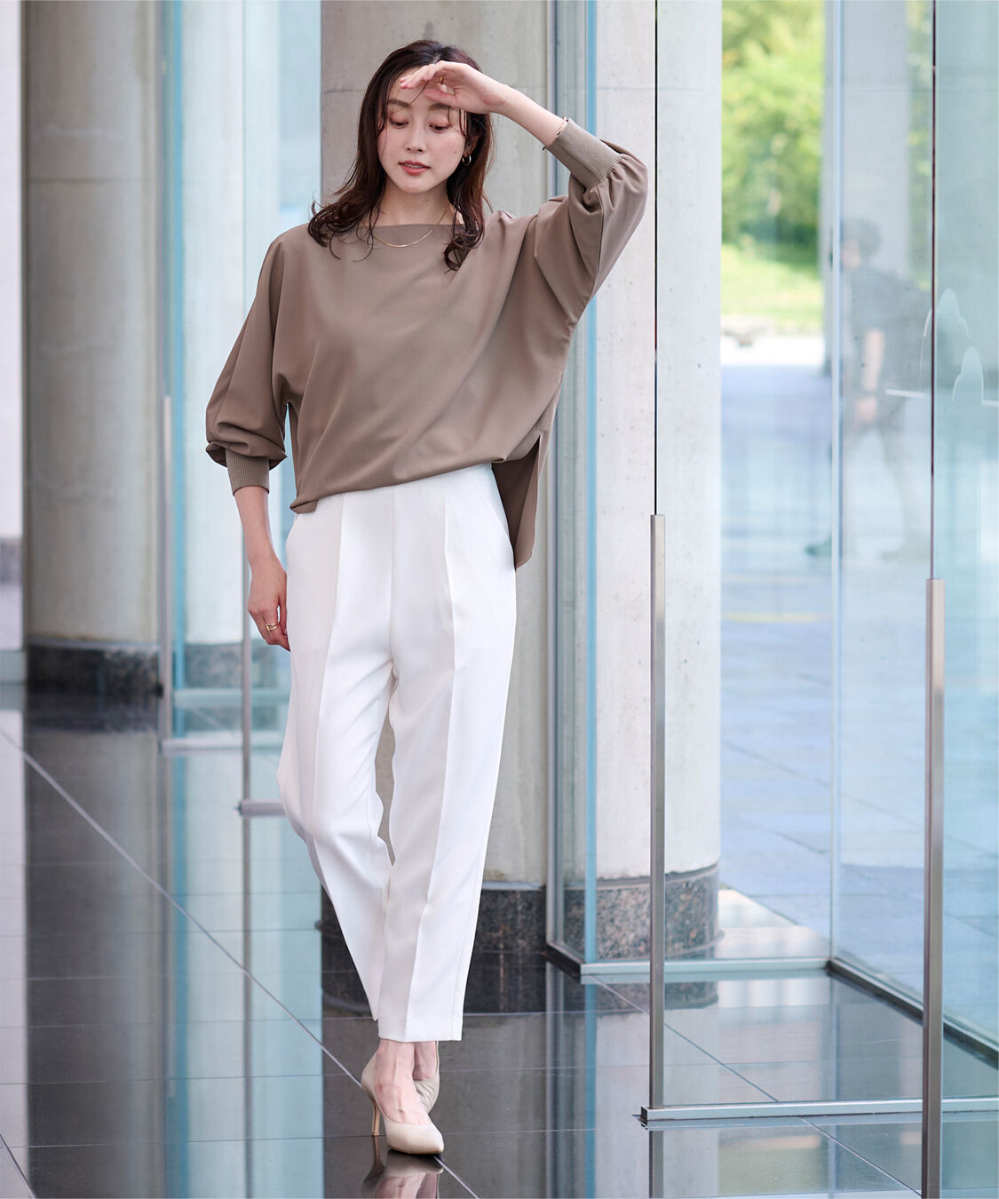 ur's「ハイウエストタックテーパードパンツ」|スラックス|ホワイト