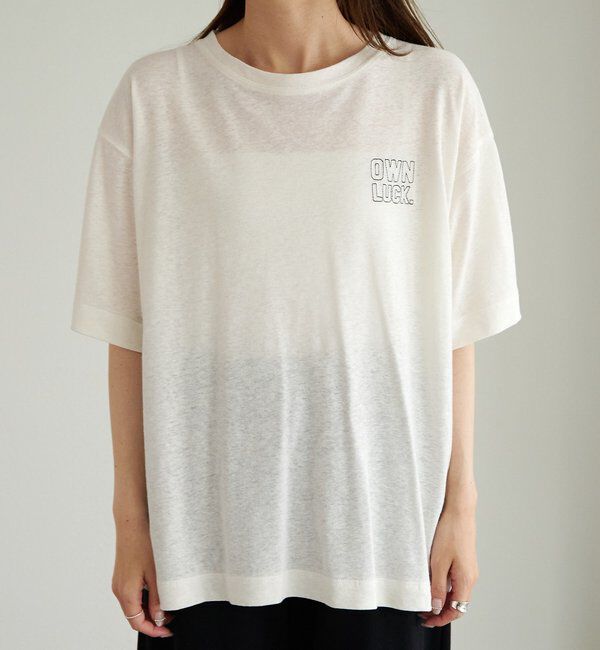  「ロゴ刺繍&times;フロッキープリント麻混Tシャツ」|Tシャツ・カットソー|