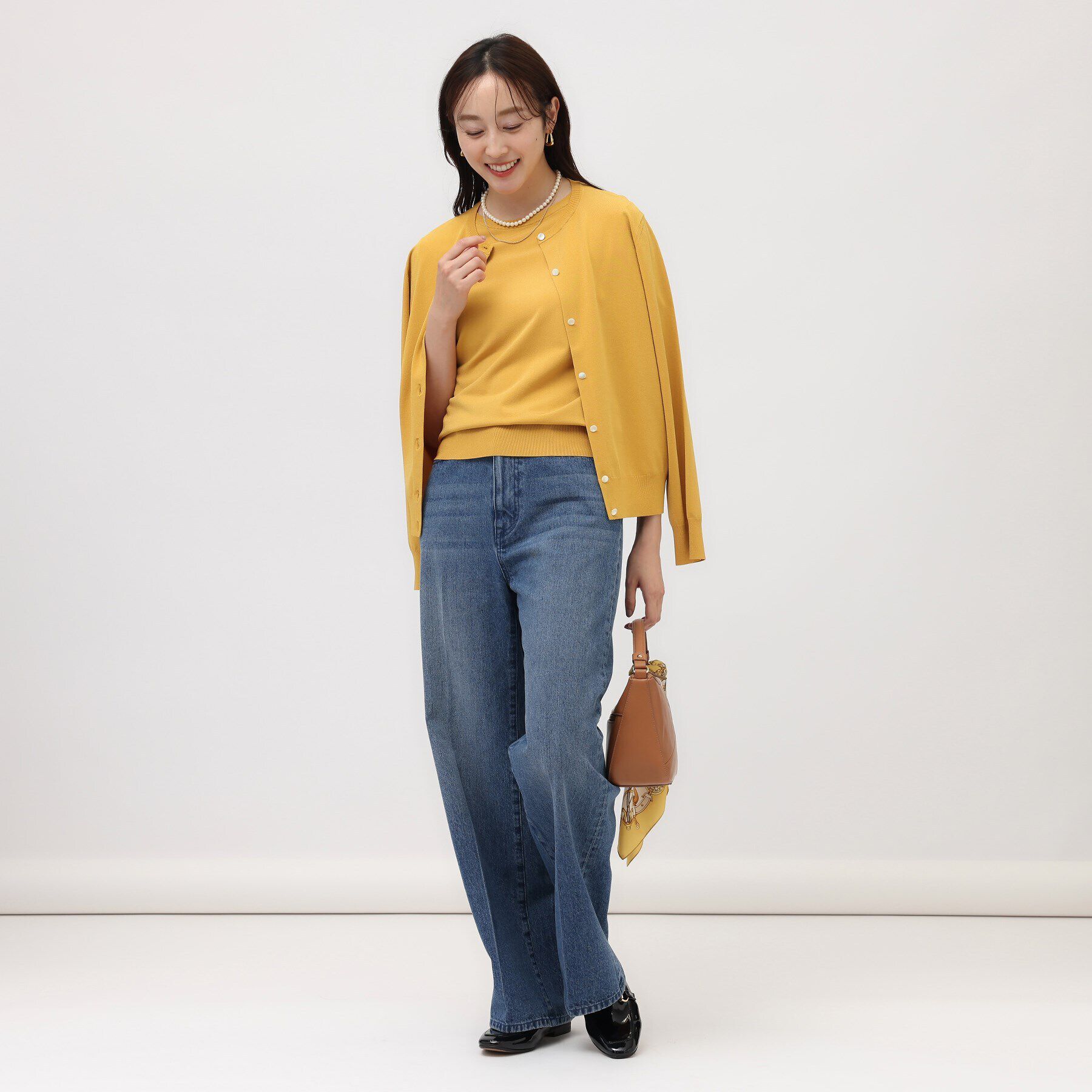 UNTITLED「【薄手素材/アンサンブル可能/】レーヨンストレッチ クルーネックカーディガン」|カーディガン|