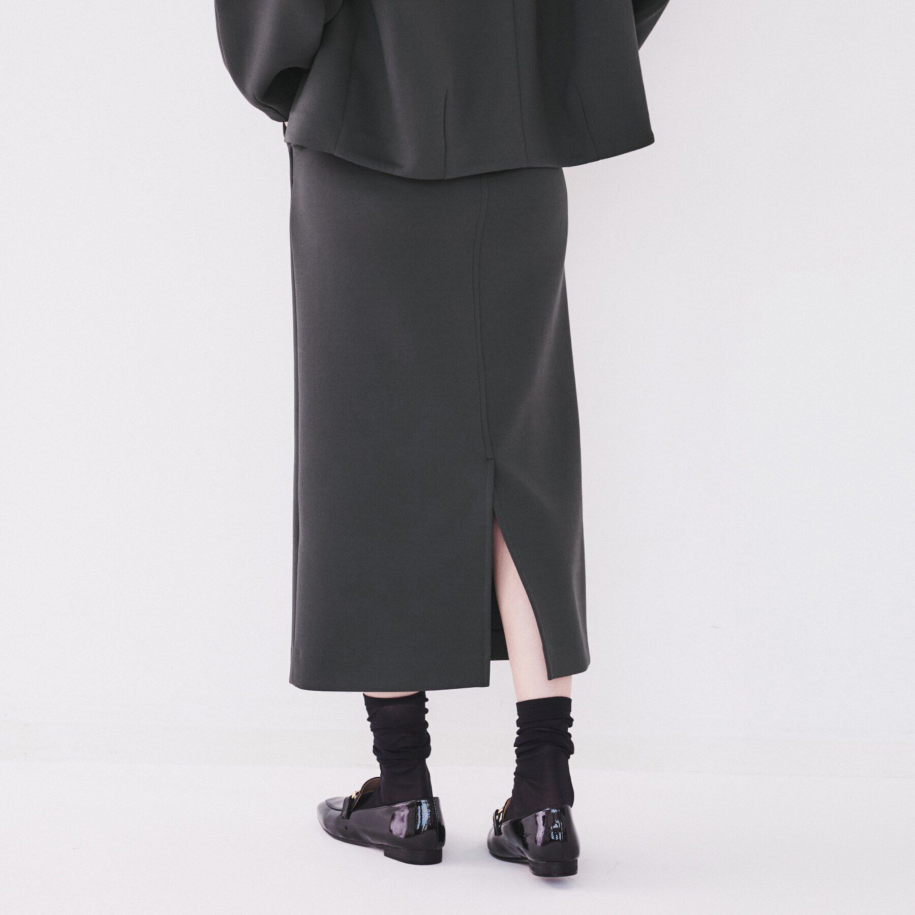 UNTITLED「【セットアップ可能/後ろウエストゴム】ダンボールジャージ ナロースカート」|スカート|