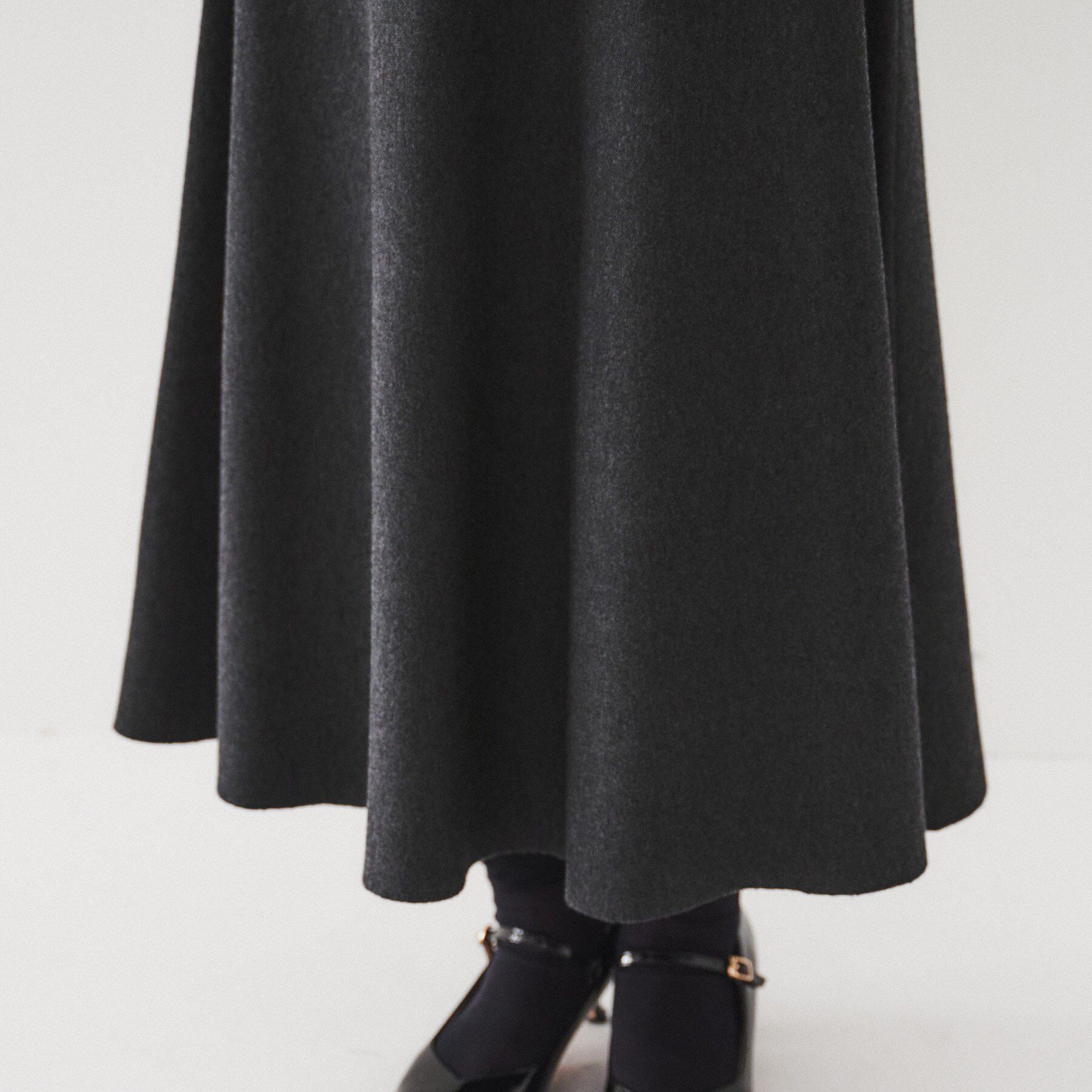 UNTITLED「【セットアップ可能/スウェットライク】セミフレアニットスカート」|スカート|