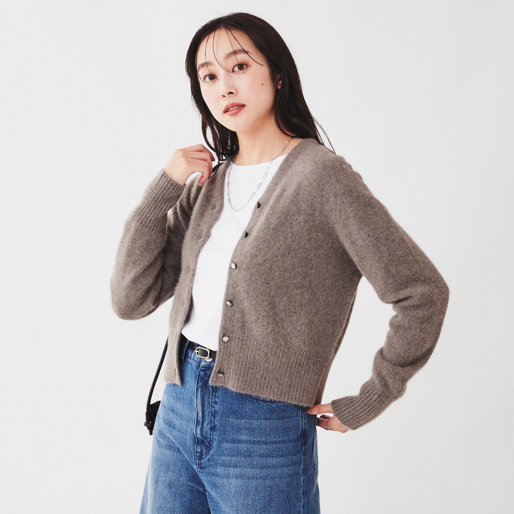 UNTITLED「【ショート丈/一枚着も可能】ウールフォックス Vネックカーディガン」|カーディガン|ブラウン(040)