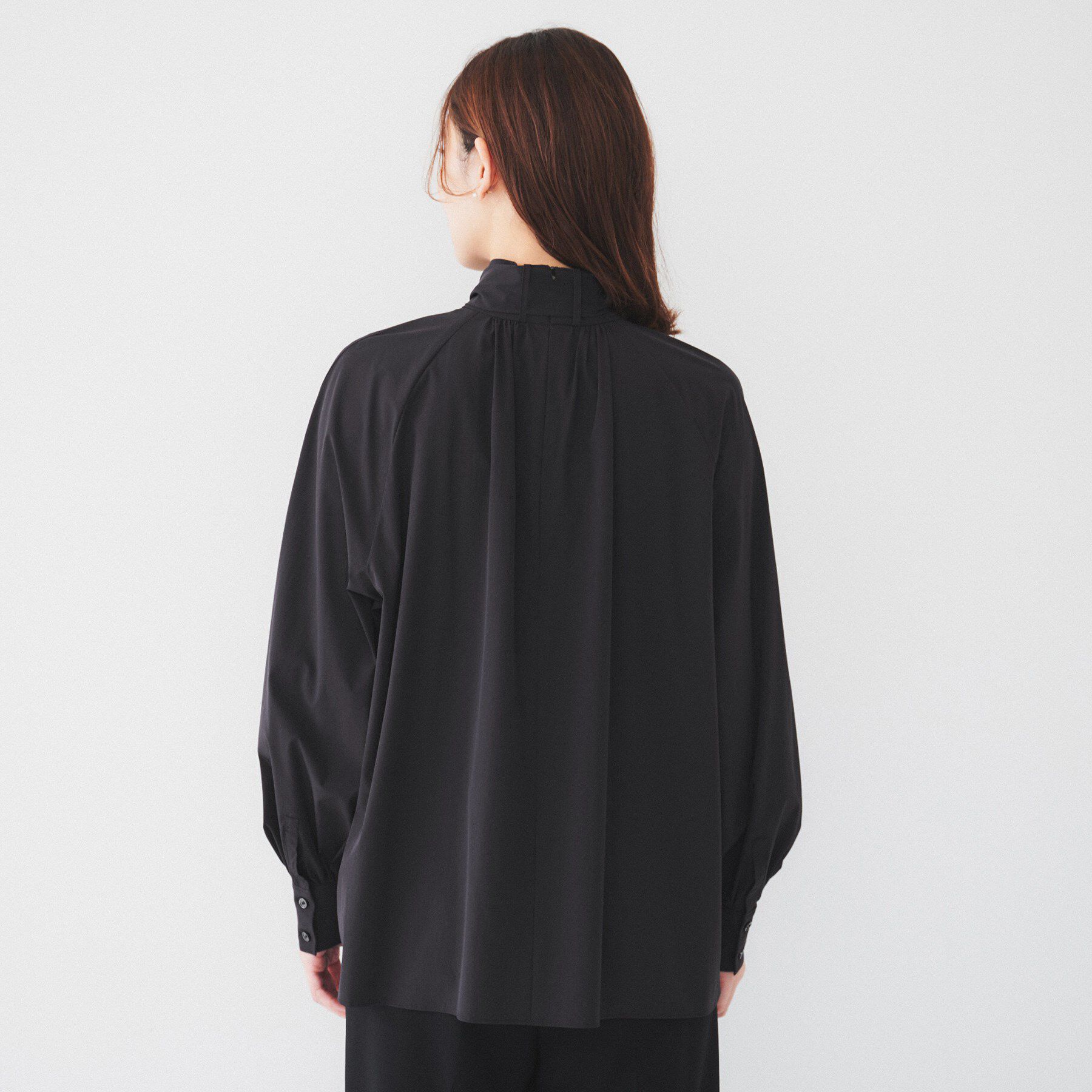 UNTITLED「【通勤】ボウタイ付スタンドネック ボリュームブラウス」|シャツ・ブラウス|
